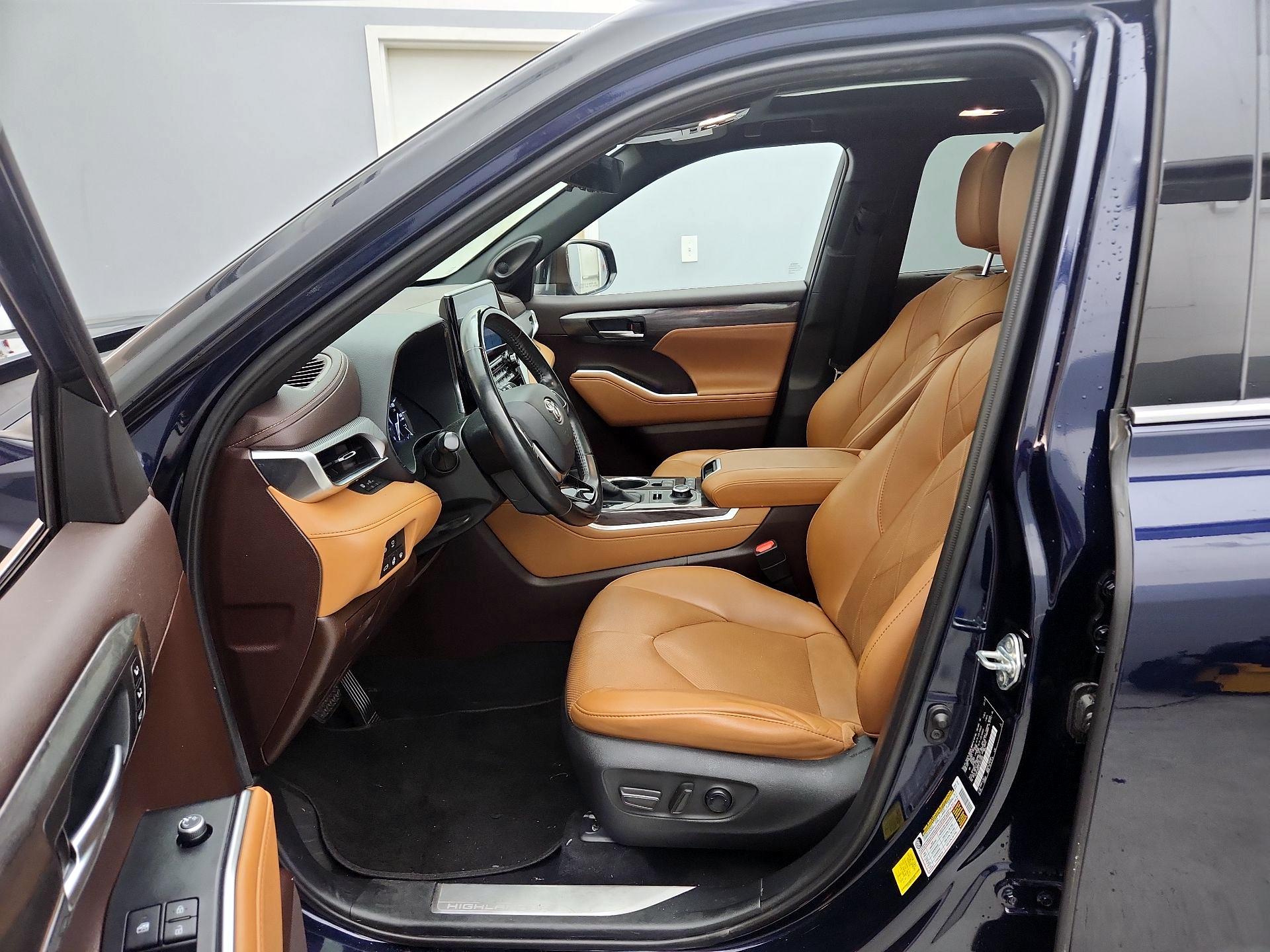 Thumbnail: 2020 Toyota Highlander - 11