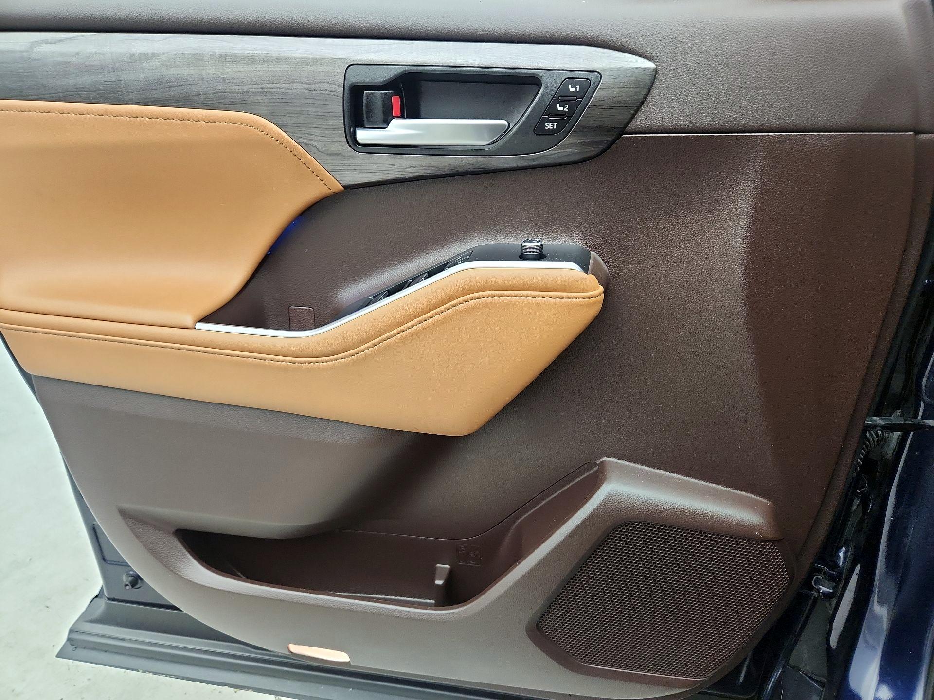 Thumbnail: 2020 Toyota Highlander - 12