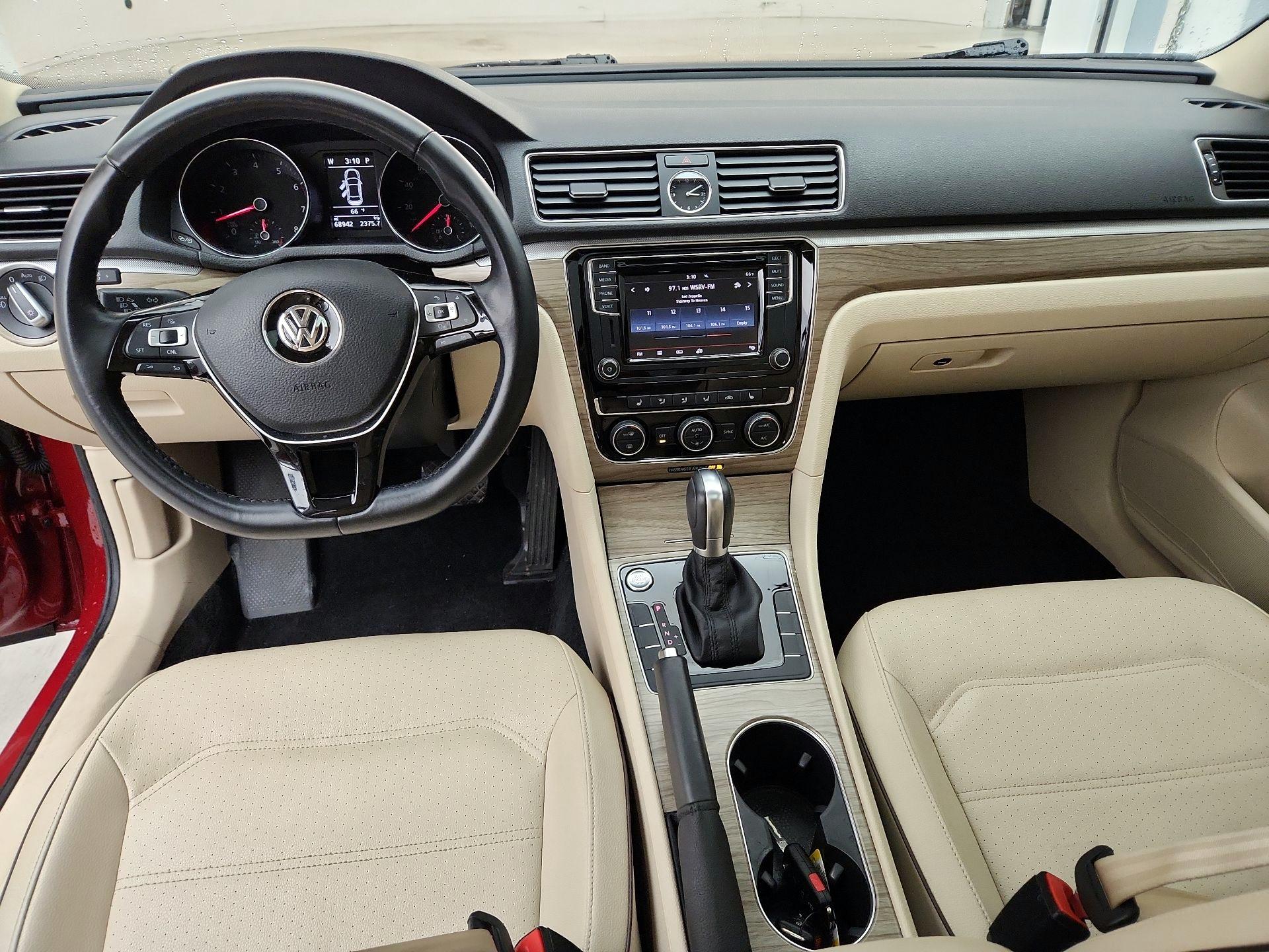 Thumbnail: 2017 Volkswagen Passat - 9