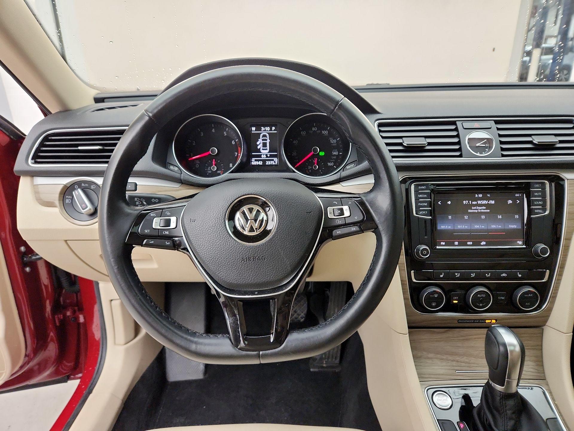 Thumbnail: 2017 Volkswagen Passat - 10