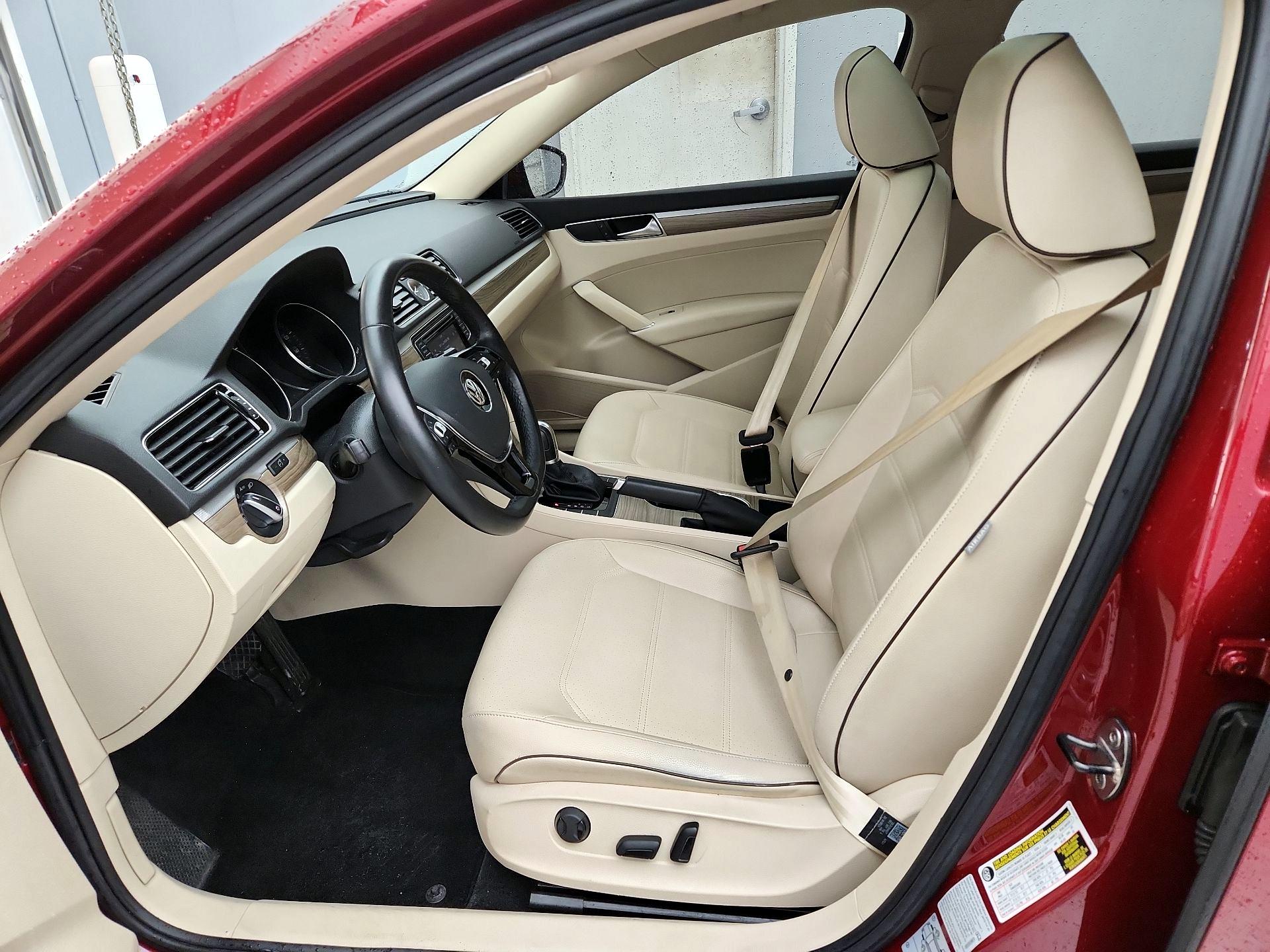 Thumbnail: 2017 Volkswagen Passat - 11