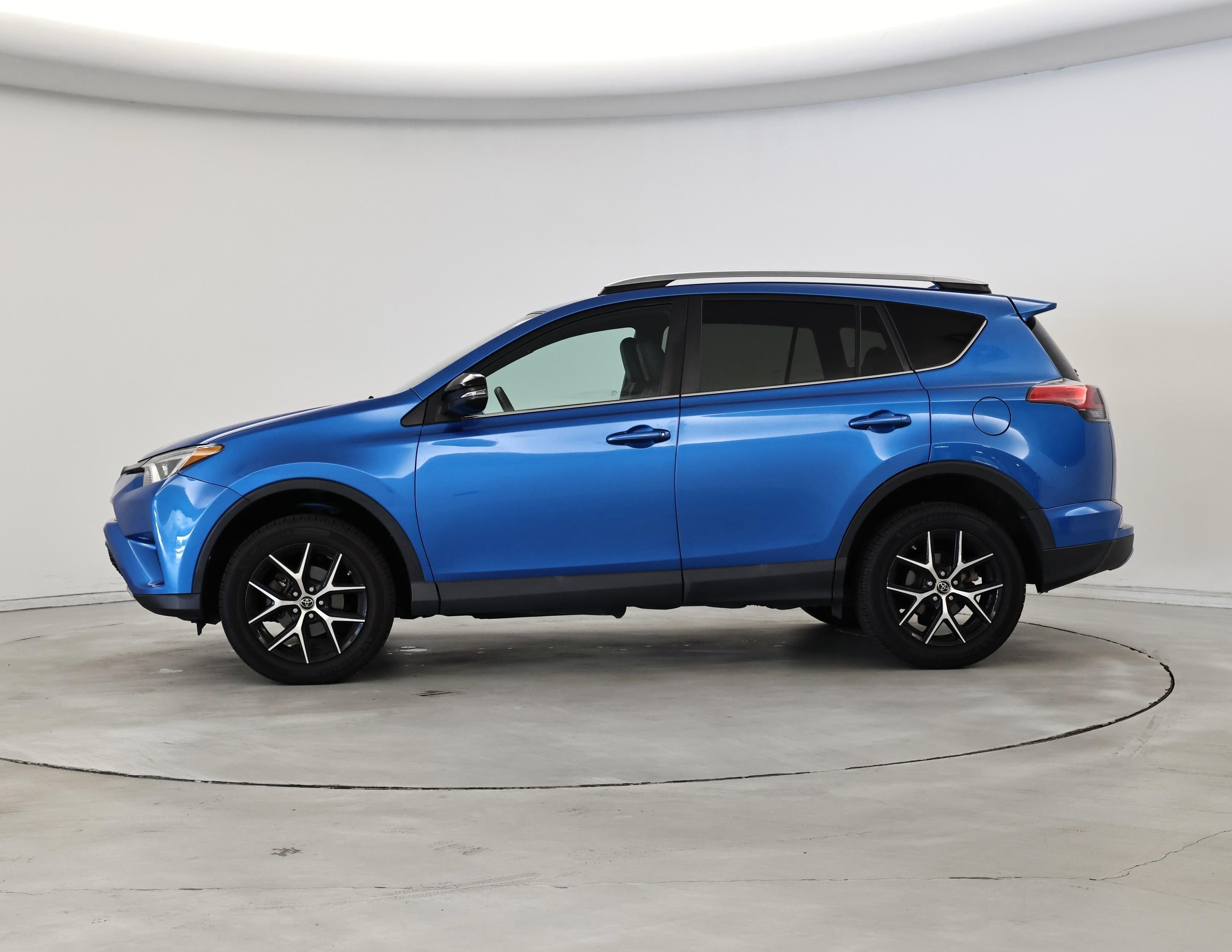 Thumbnail: 2017 Toyota RAV4 - 3