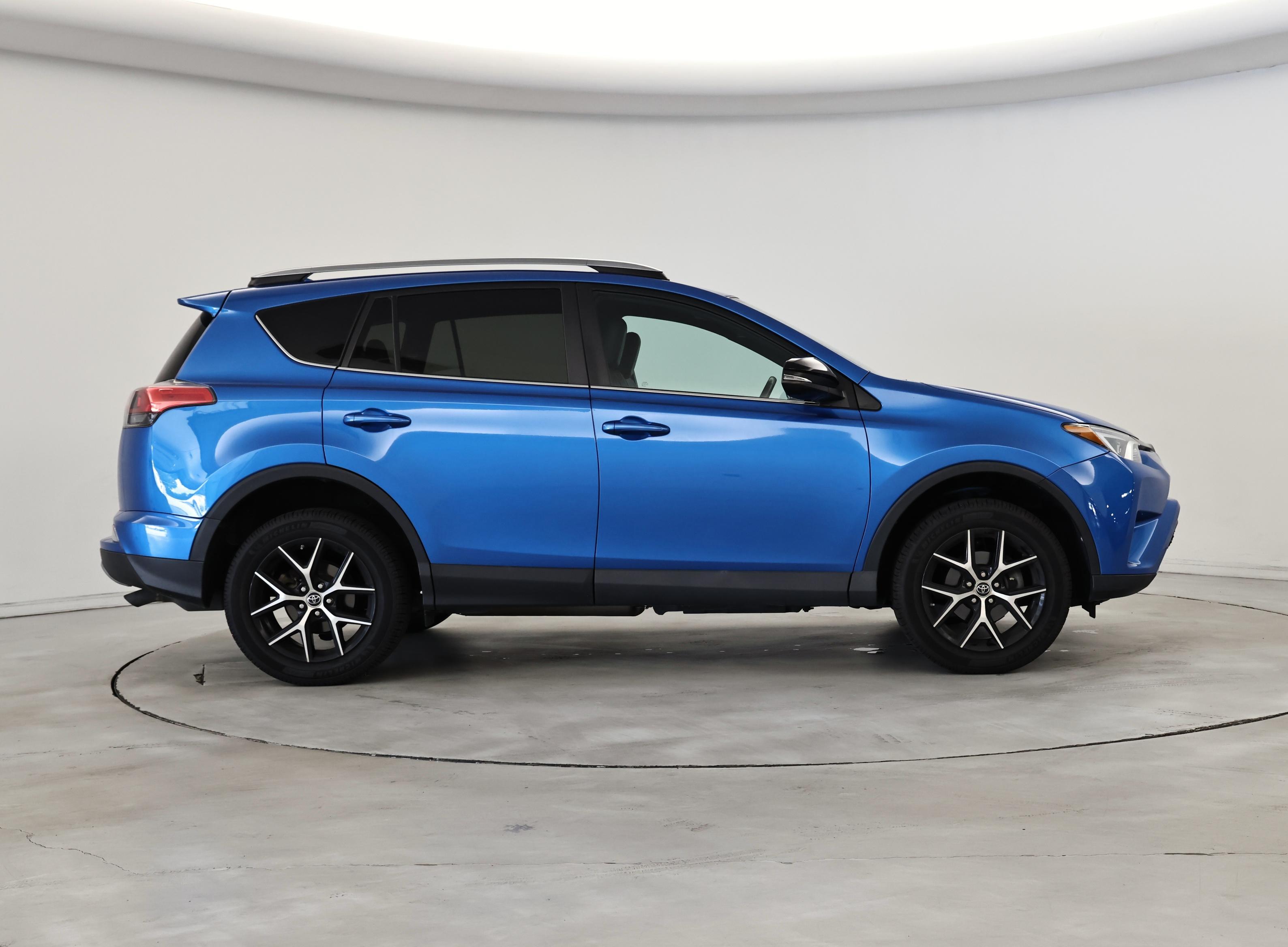 Thumbnail: 2017 Toyota RAV4 - 7
