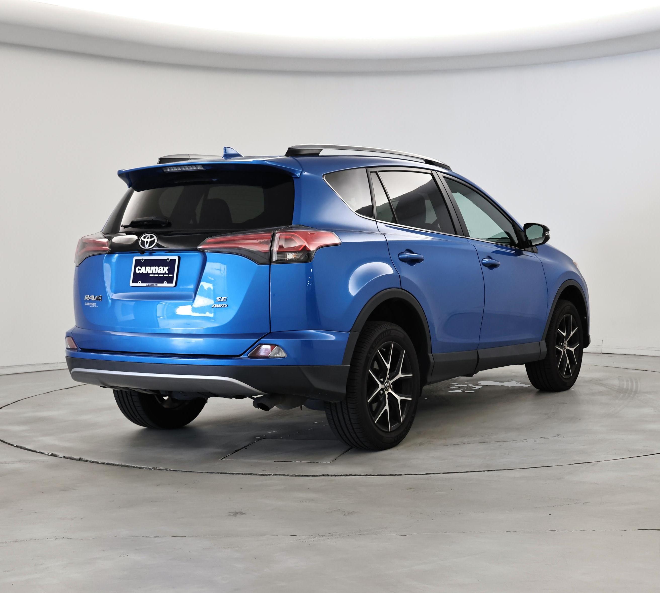 Thumbnail: 2017 Toyota RAV4 - 8