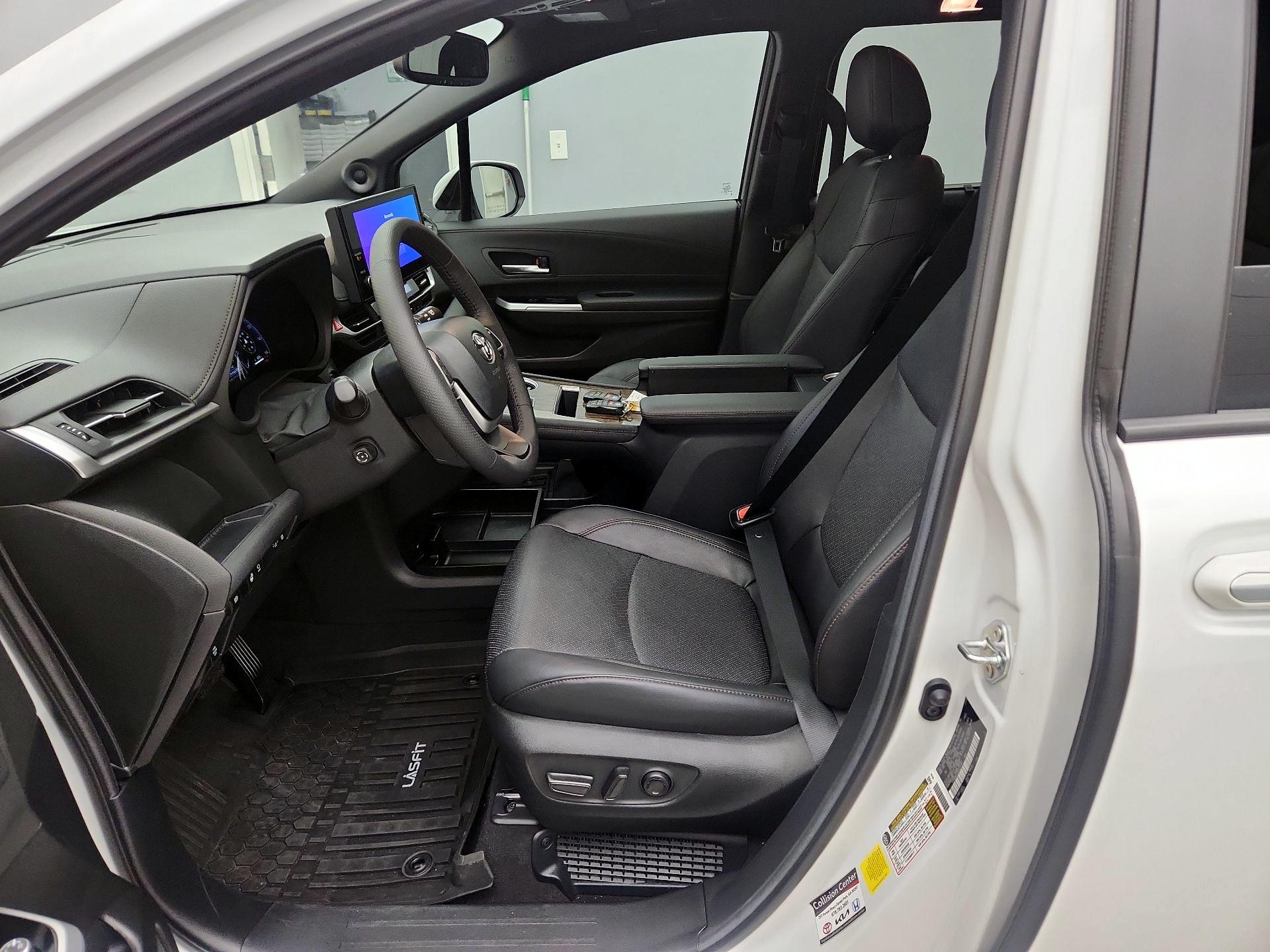 Thumbnail: 2025 Toyota Sienna - 11