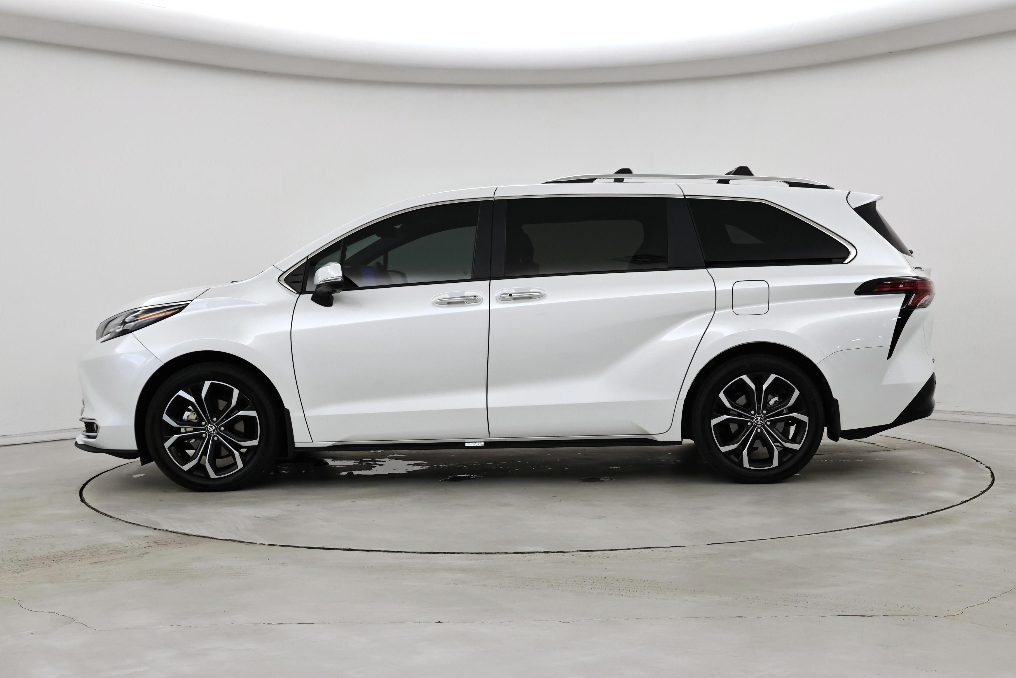 Thumbnail: 2025 Toyota Sienna - 3