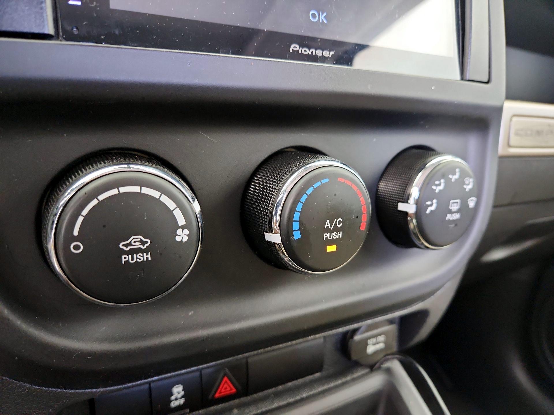Thumbnail: 2016 Jeep Compass - 14