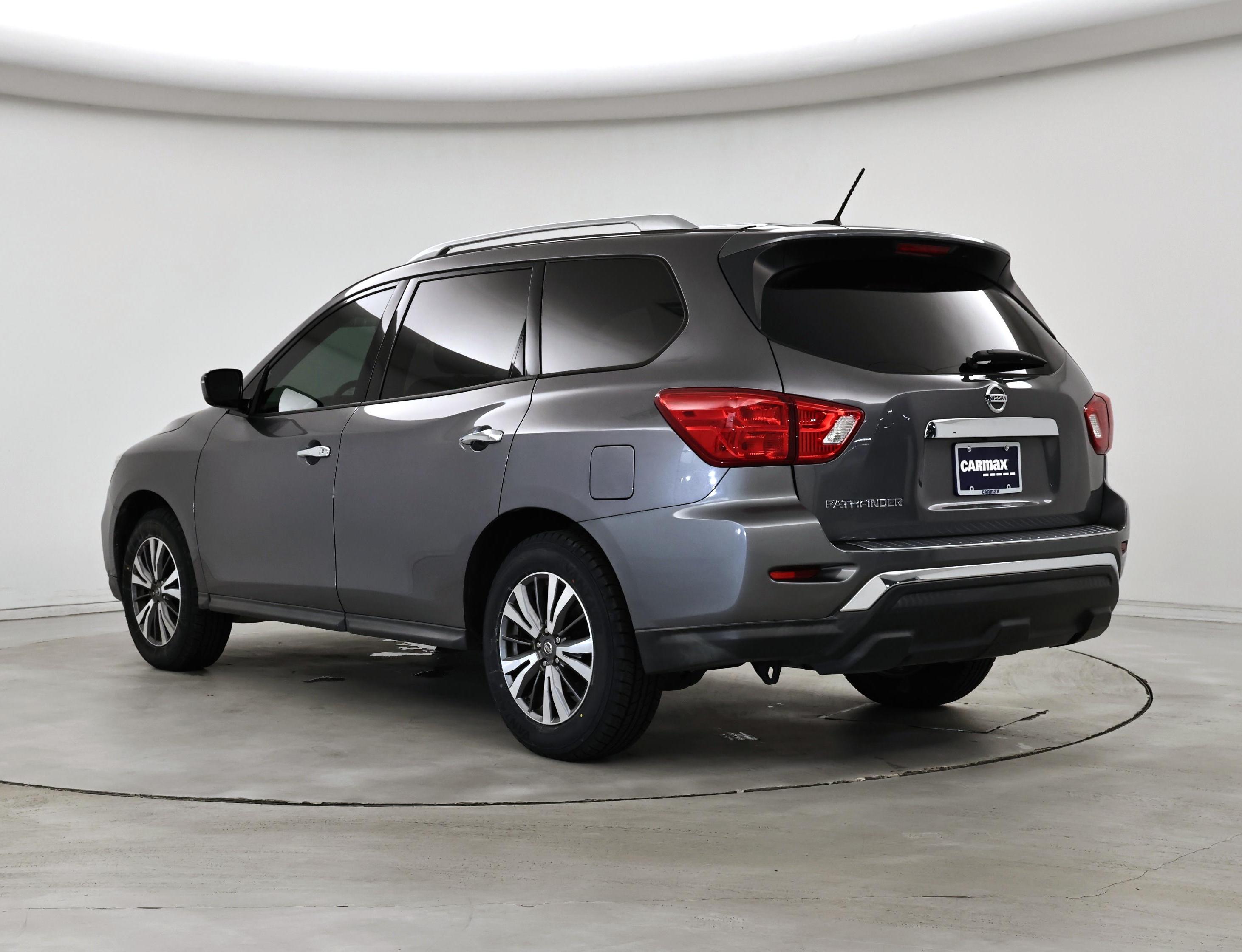 Thumbnail: 2017 Nissan Pathfinder - 2
