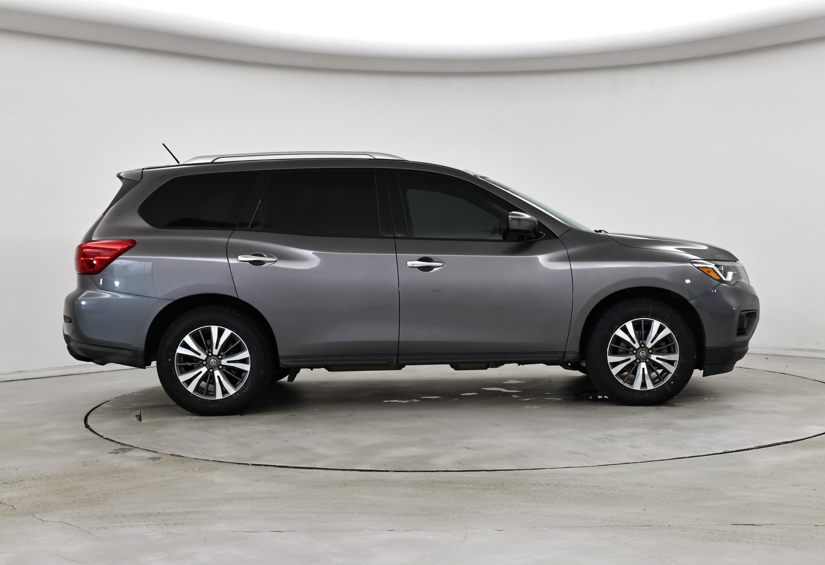 Thumbnail: 2017 Nissan Pathfinder - 7