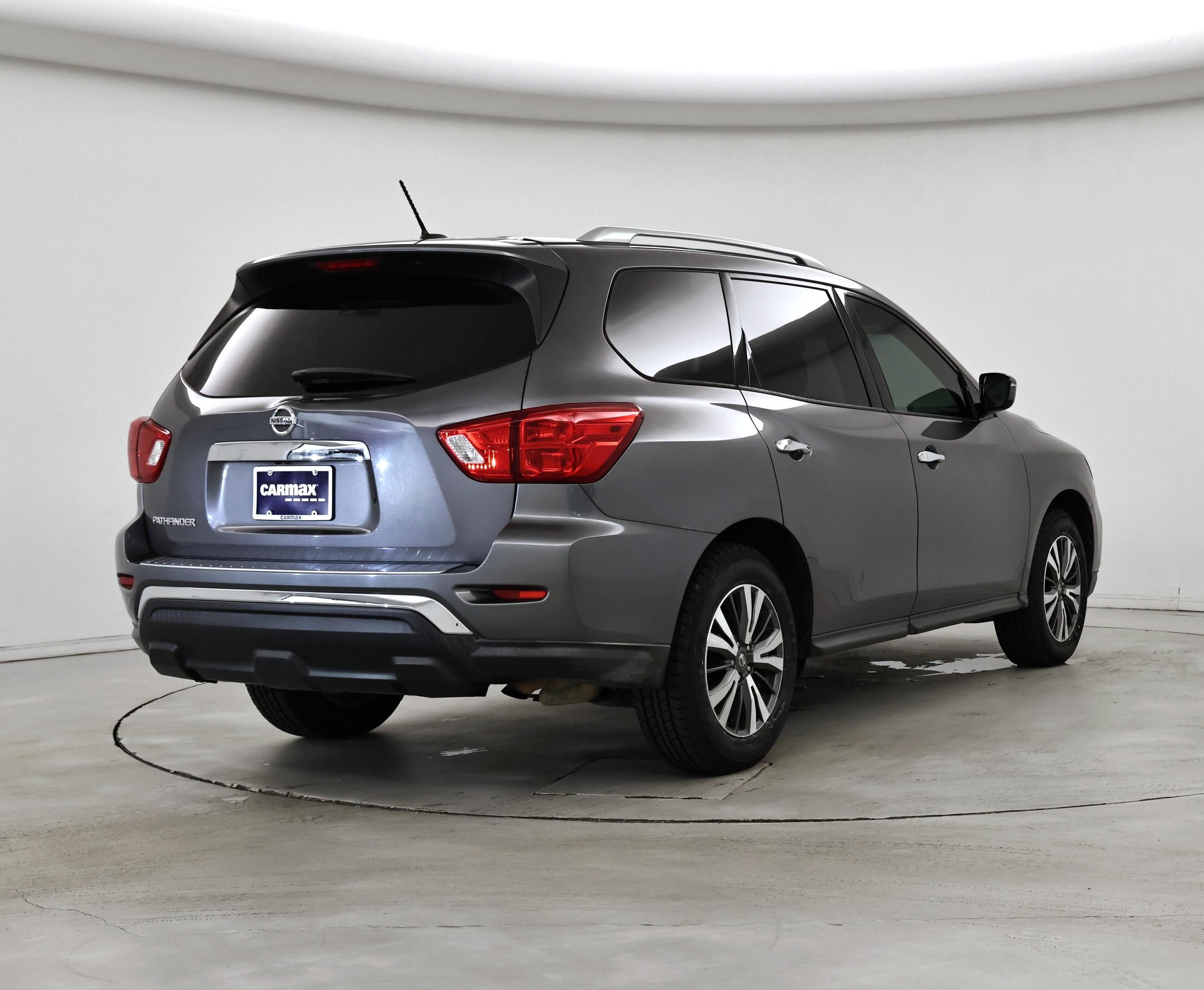 Thumbnail: 2017 Nissan Pathfinder - 8