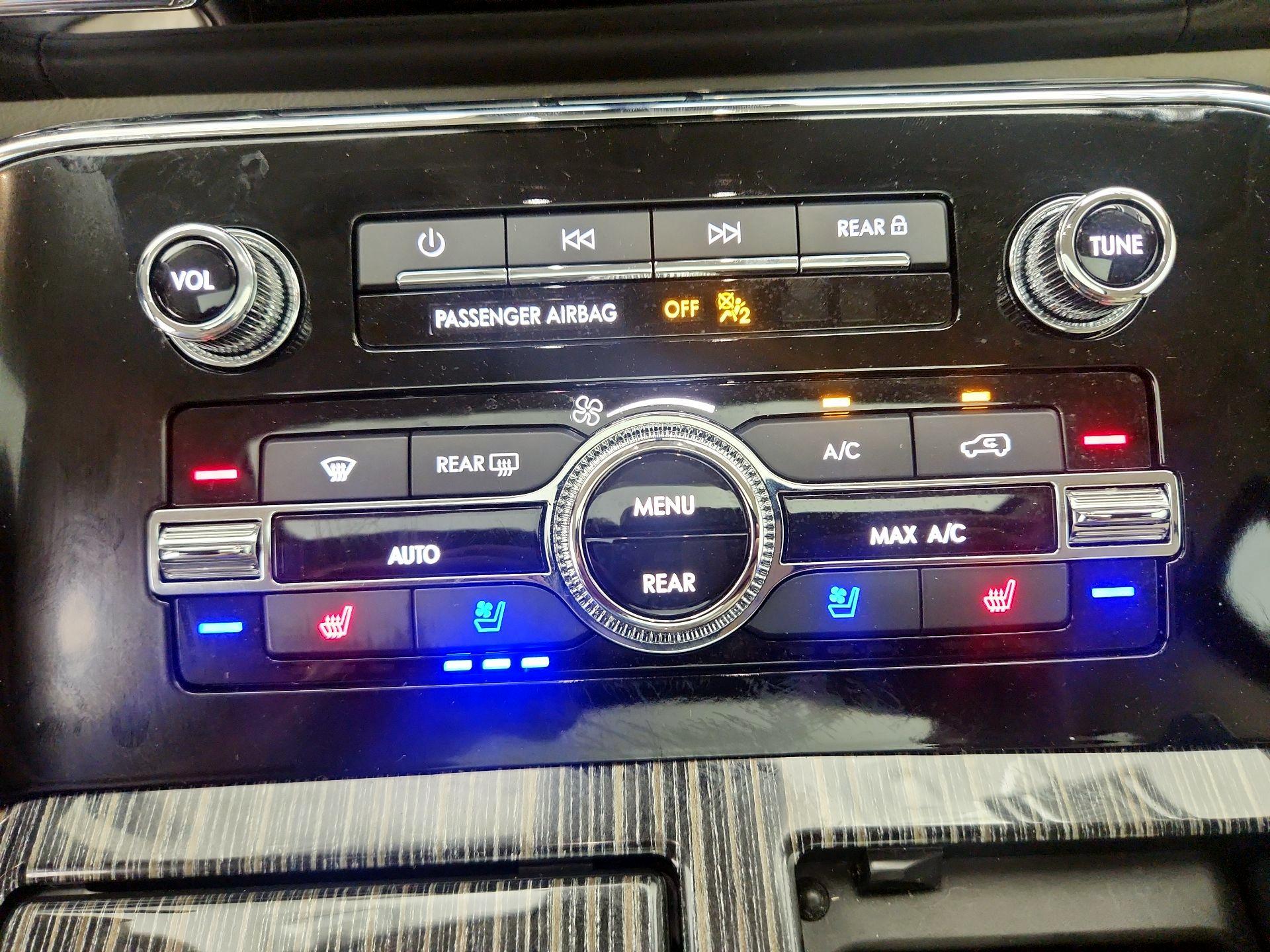 Thumbnail: 2023 Lincoln Navigator L - 17