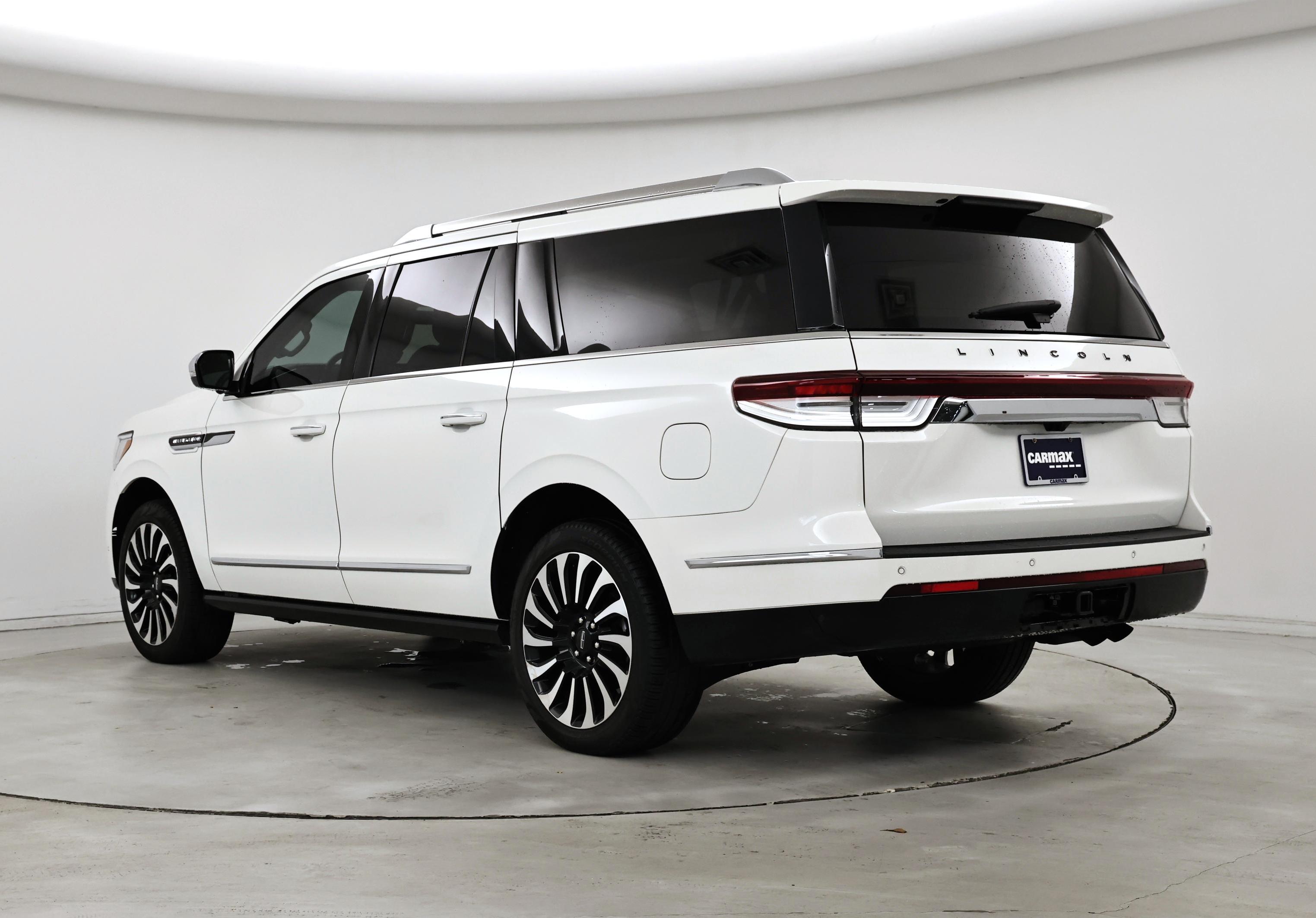 Thumbnail: 2023 Lincoln Navigator L - 2