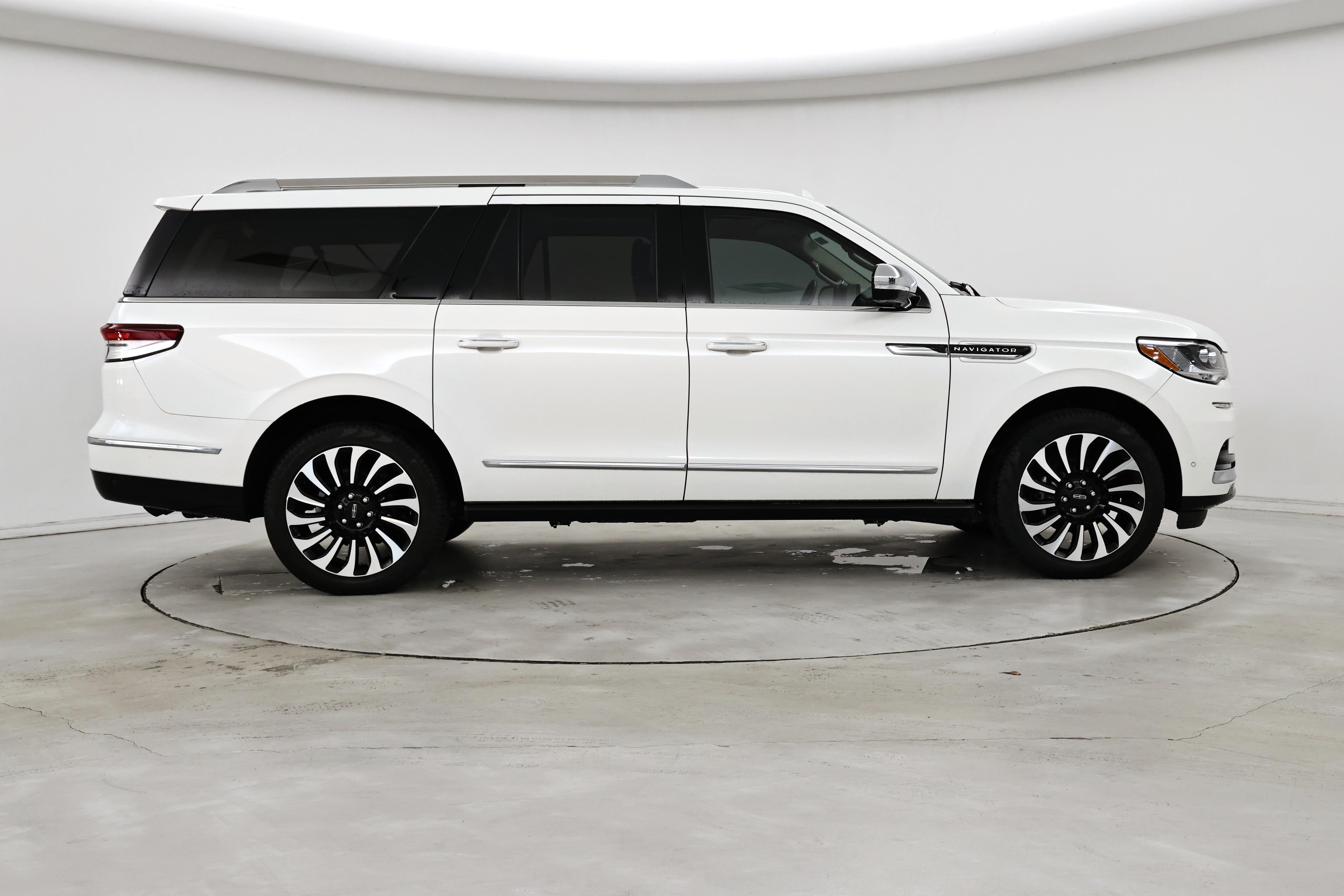 Thumbnail: 2023 Lincoln Navigator L - 7