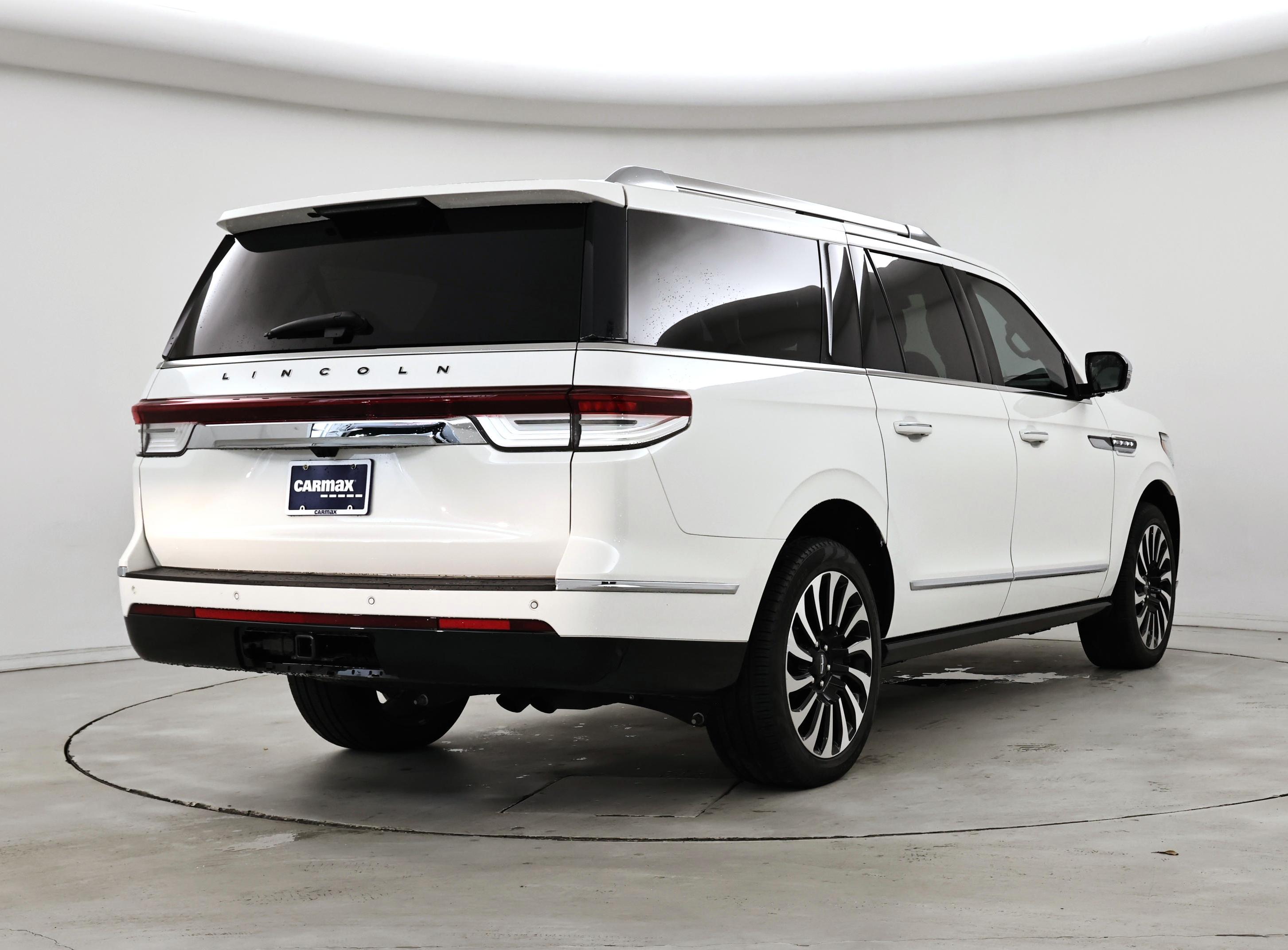Thumbnail: 2023 Lincoln Navigator L - 8