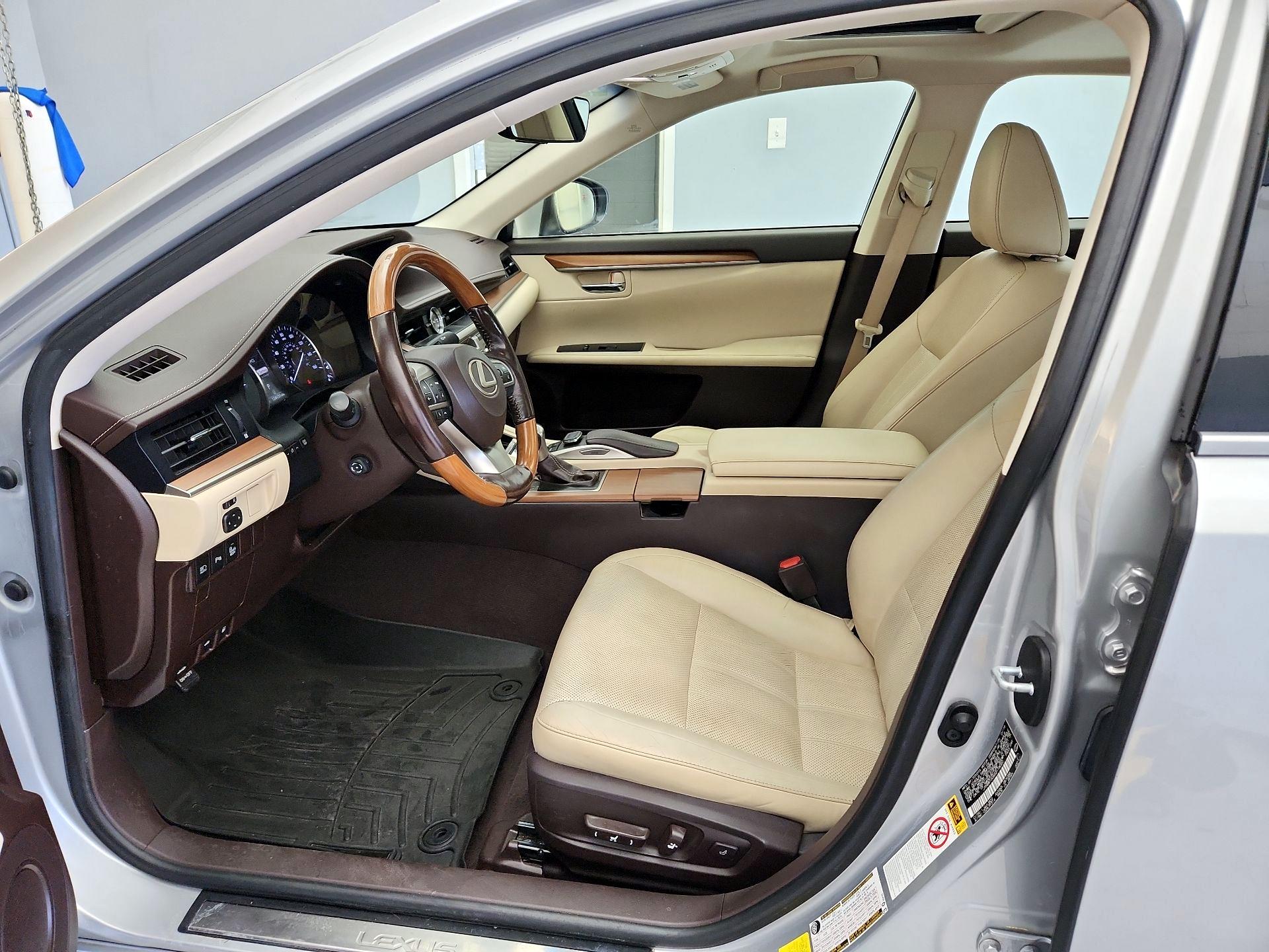 Thumbnail: 2016 Lexus ES - 11