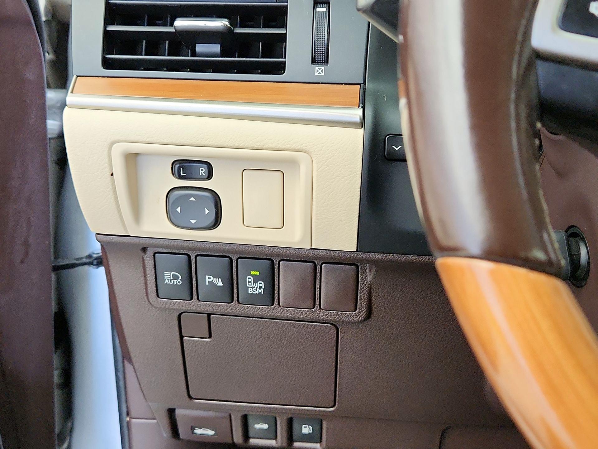 Thumbnail: 2016 Lexus ES - 13