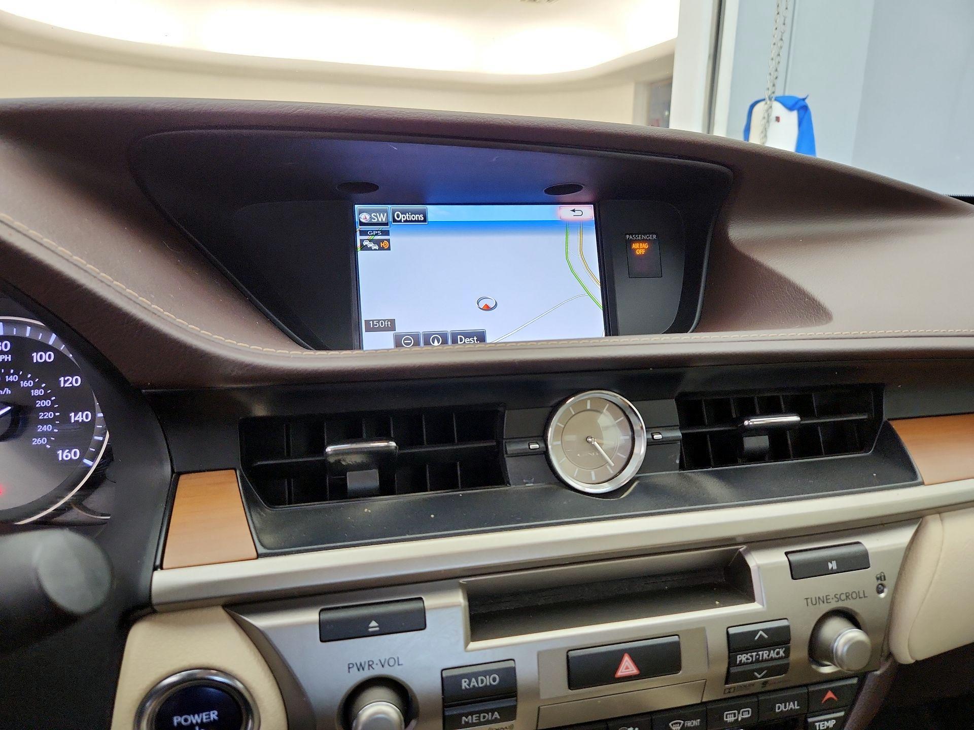Thumbnail: 2016 Lexus ES - 15