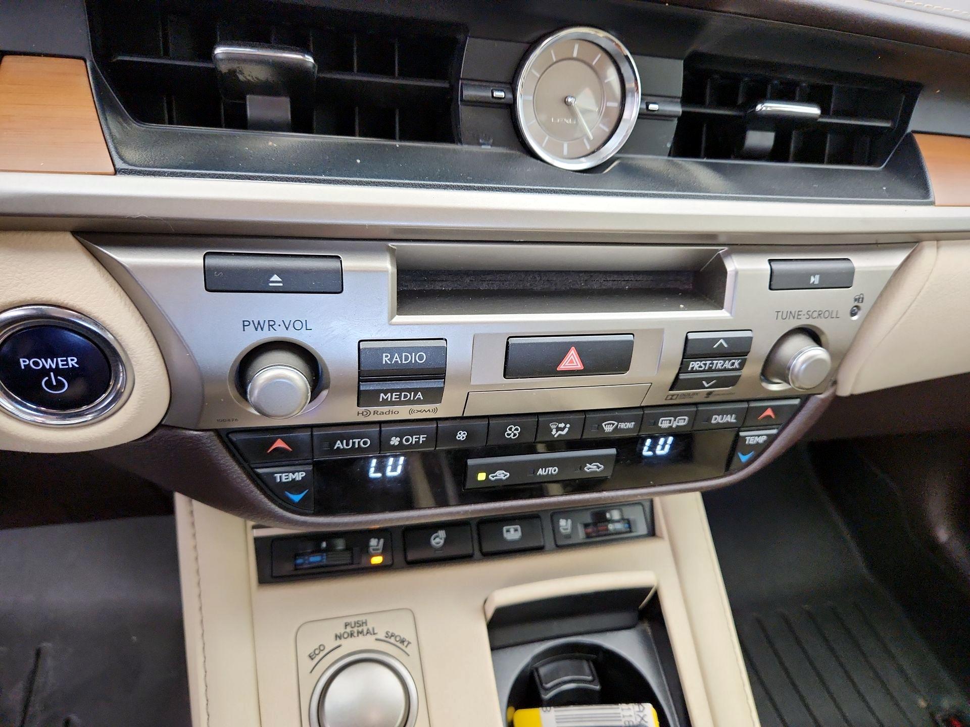 Thumbnail: 2016 Lexus ES - 16