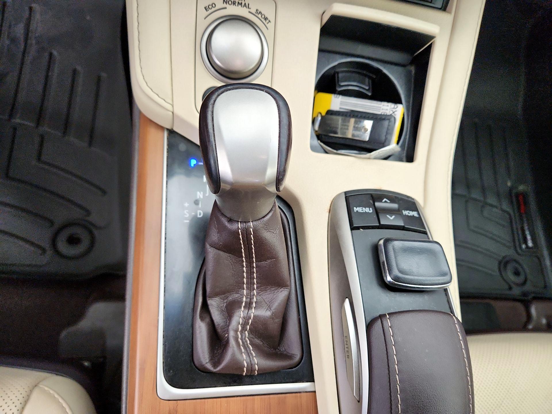 Thumbnail: 2016 Lexus ES - 17