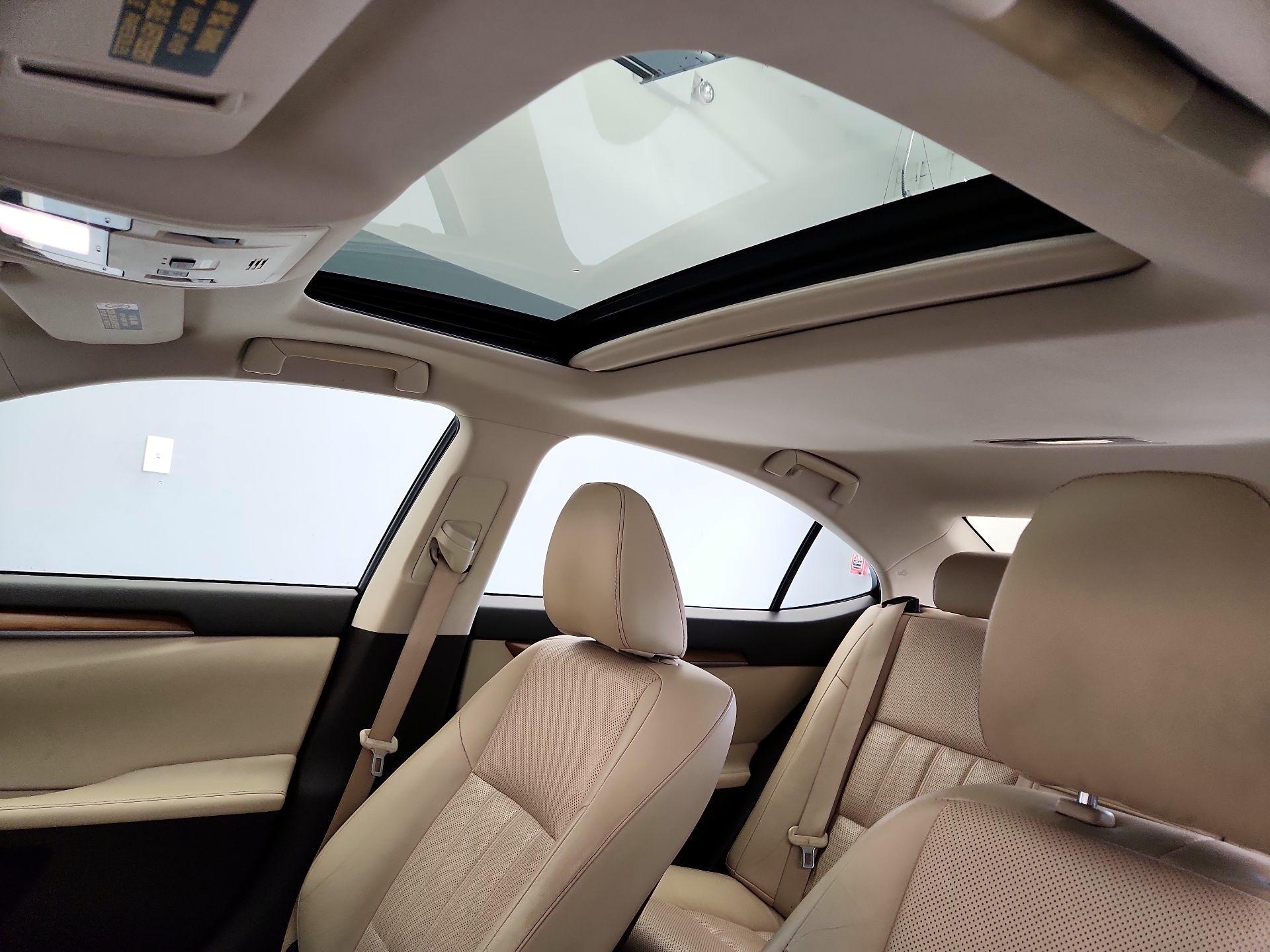 Thumbnail: 2016 Lexus ES - 19