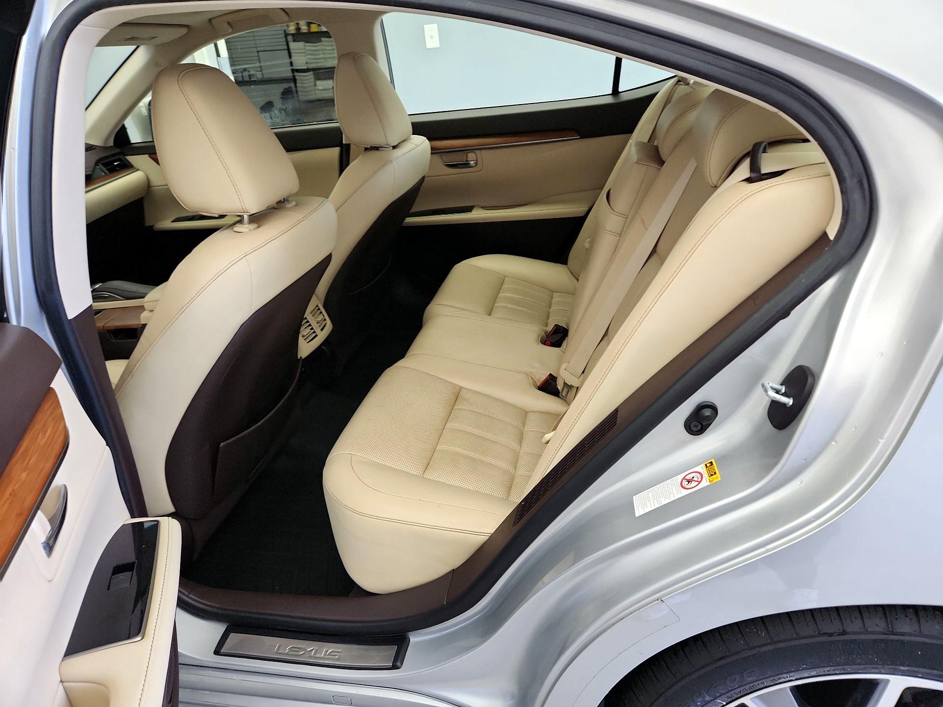 Thumbnail: 2016 Lexus ES - 20