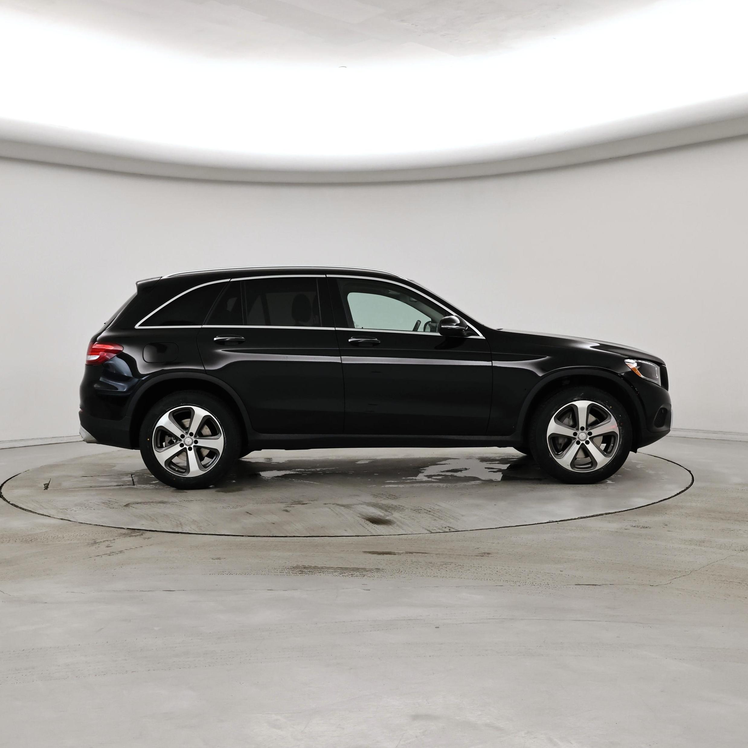 Thumbnail: 2016 Mercedes-Benz GLC - 7
