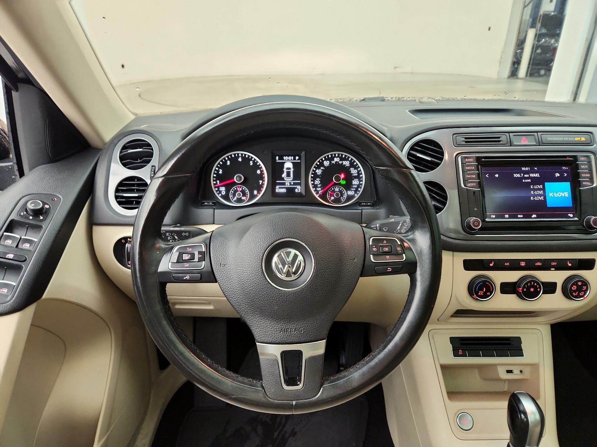 Thumbnail: 2017 Volkswagen Tiguan - 10