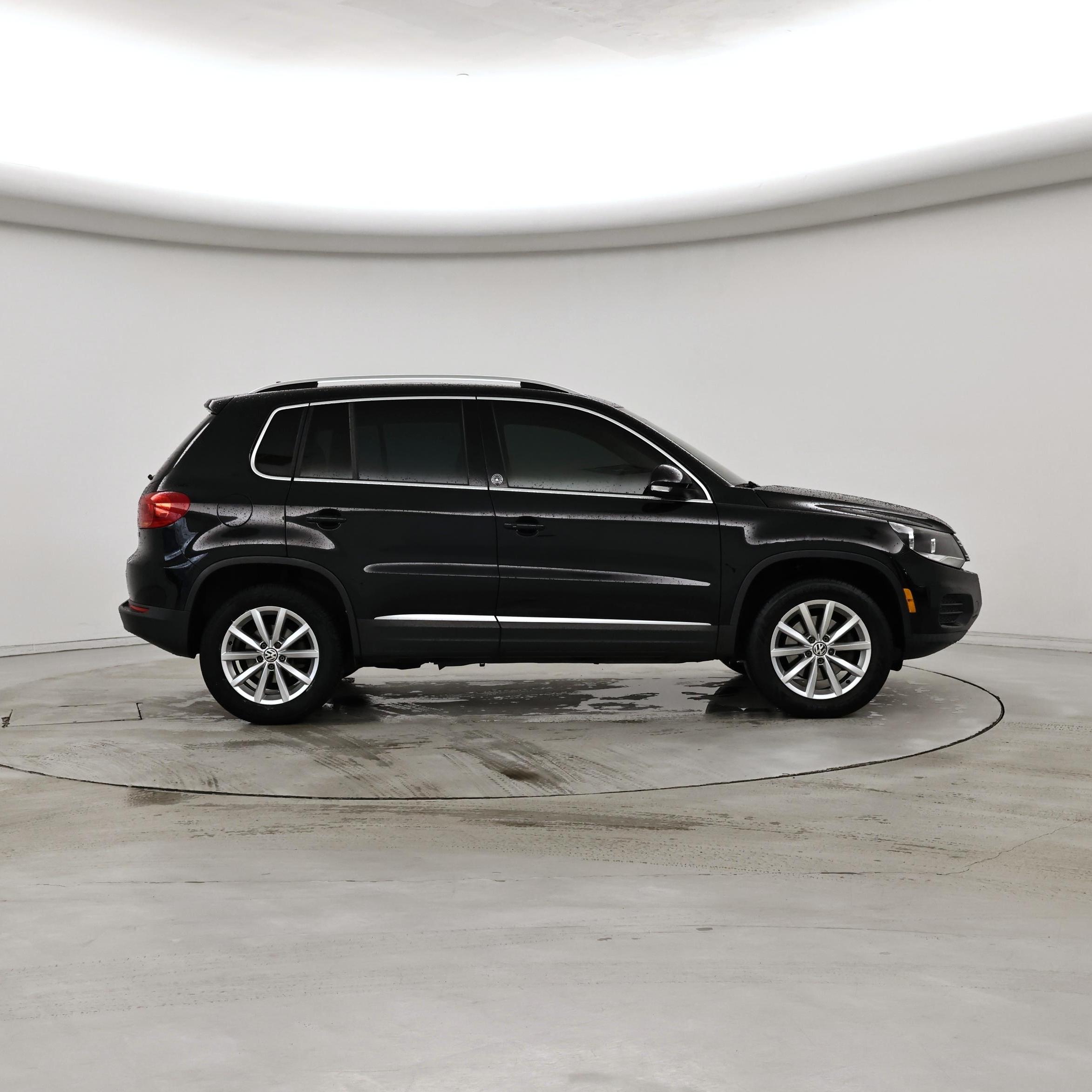 Thumbnail: 2017 Volkswagen Tiguan - 7
