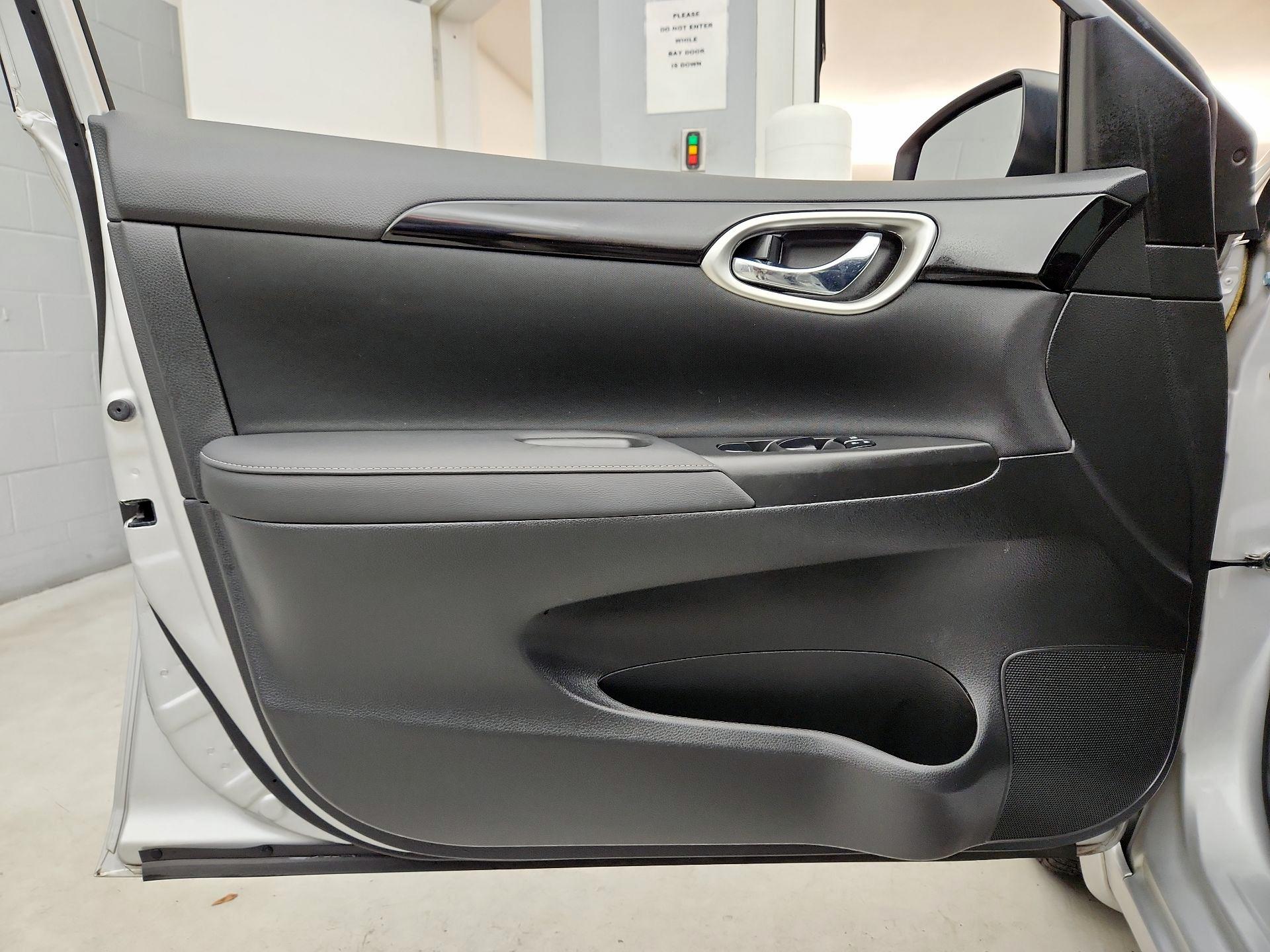 Thumbnail: 2019 Nissan Sentra - 12