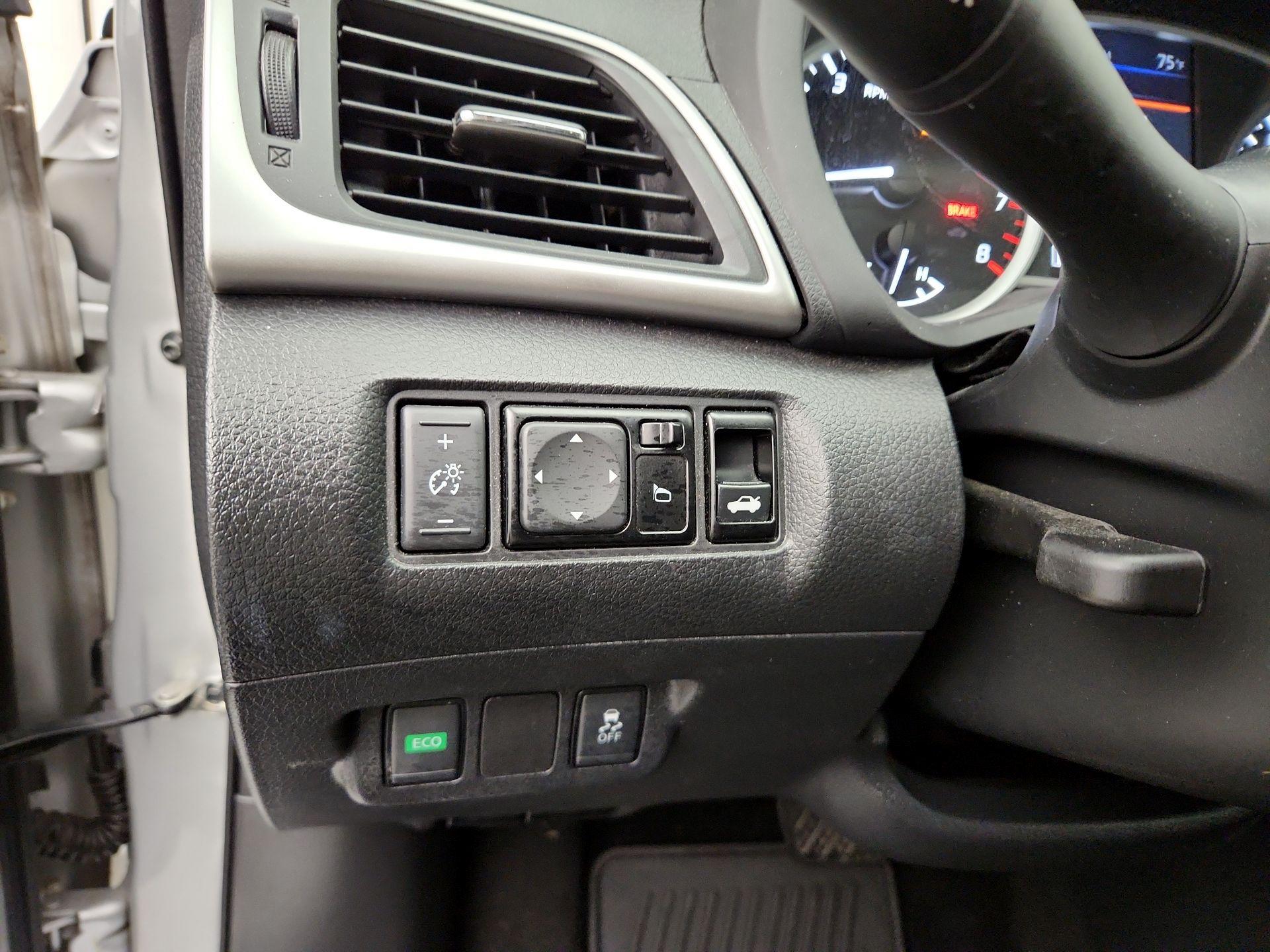 Thumbnail: 2019 Nissan Sentra - 13