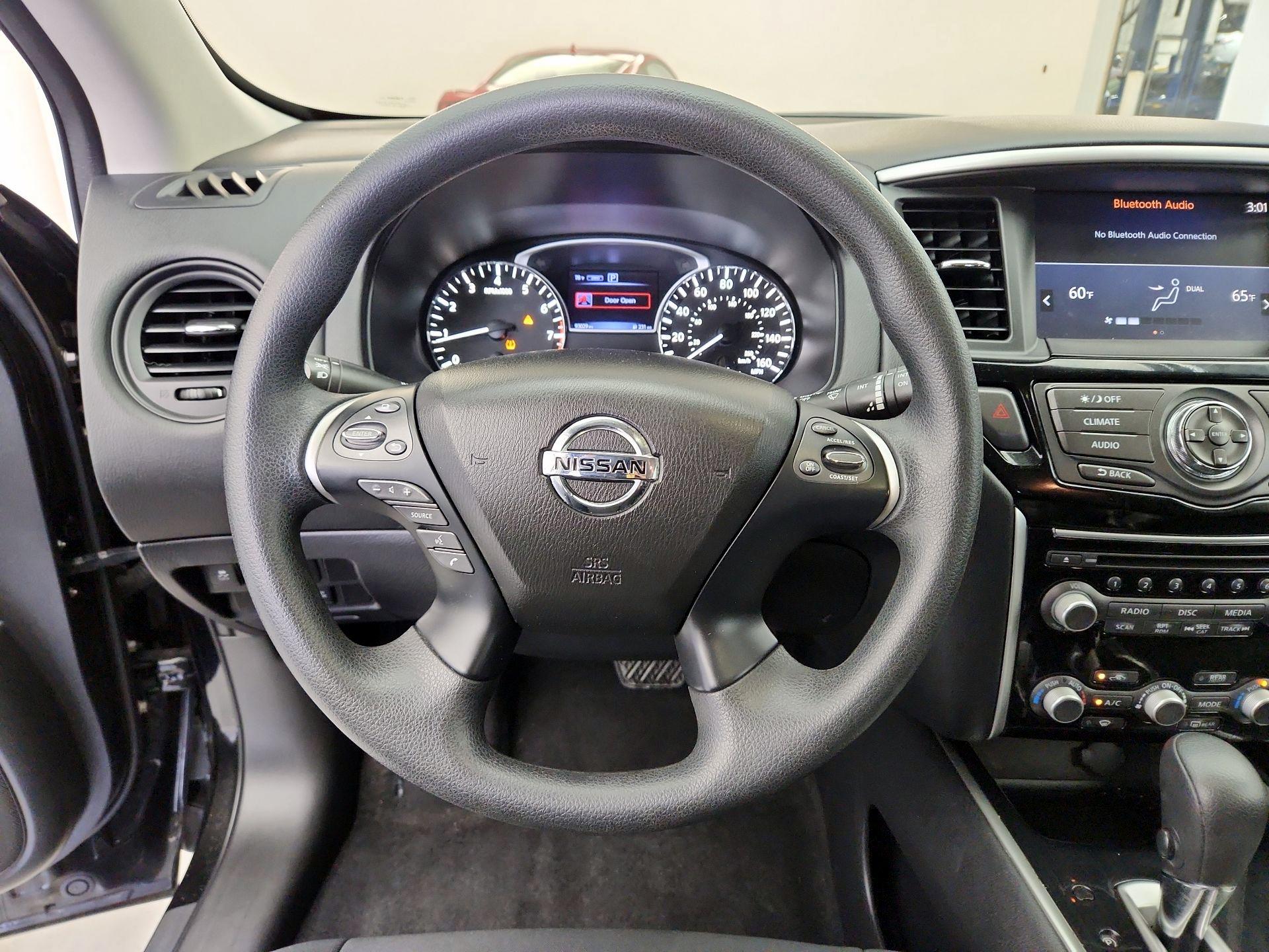 Thumbnail: 2017 Nissan Pathfinder - 10