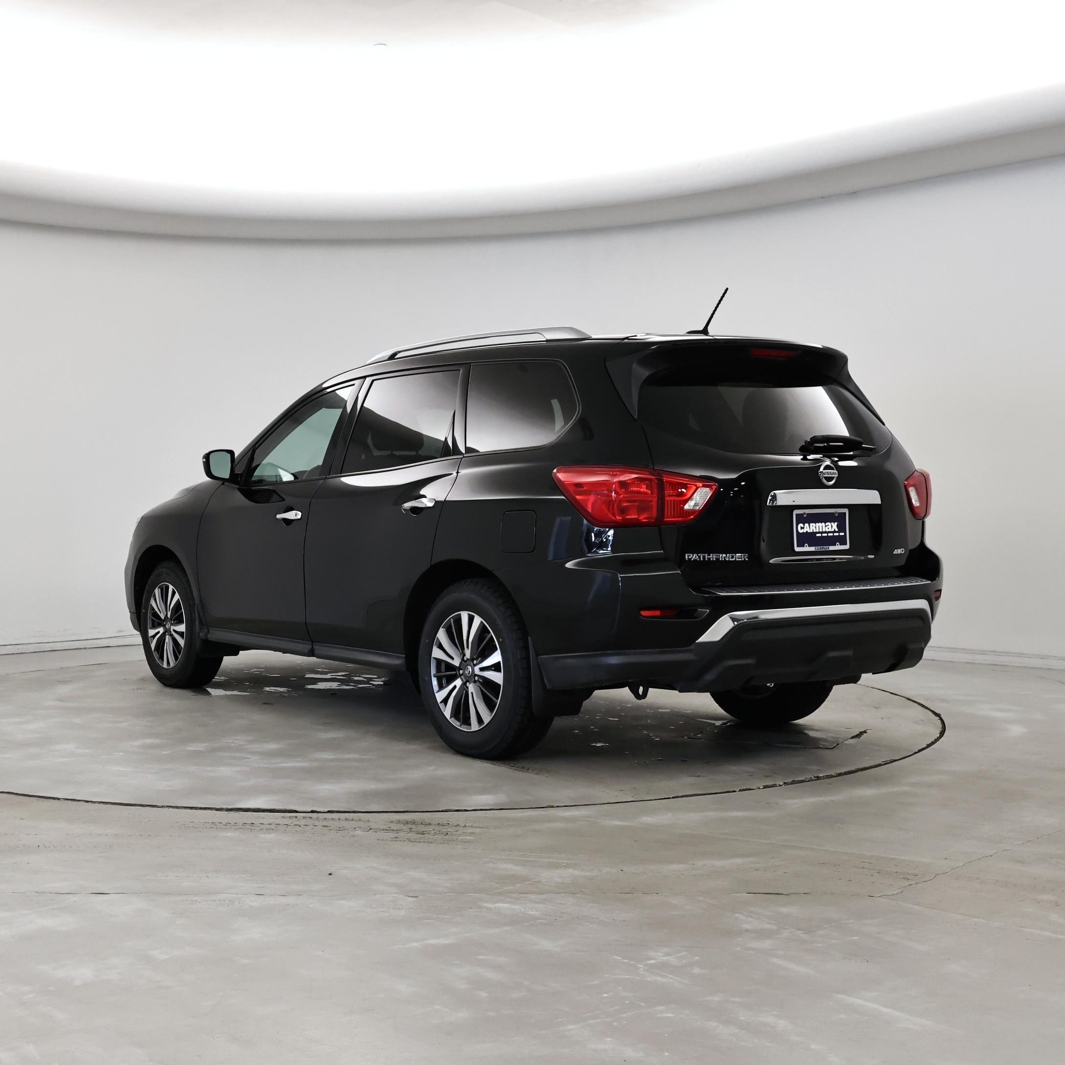 Thumbnail: 2017 Nissan Pathfinder - 2