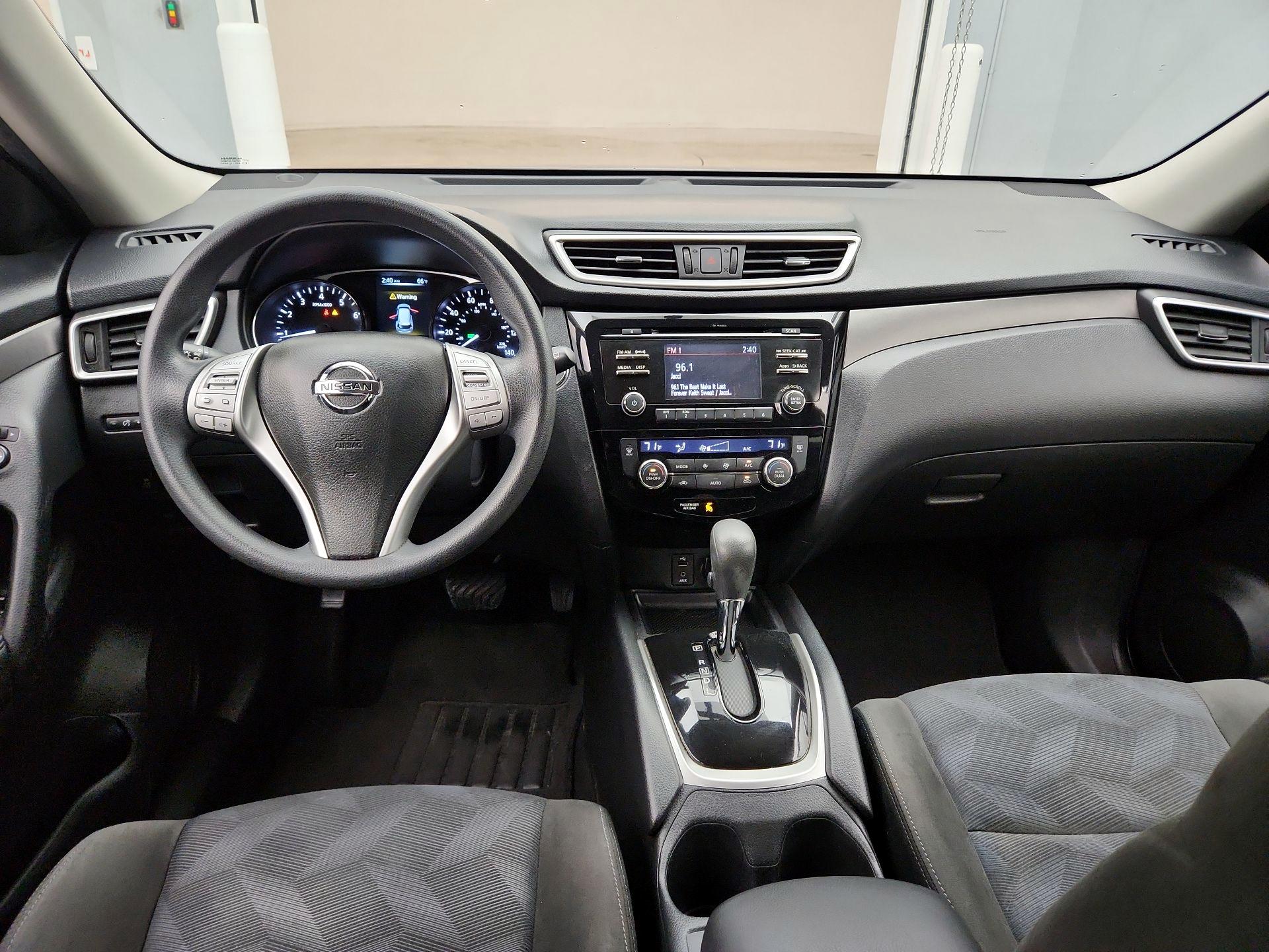 Thumbnail: 2015 Nissan Rogue - 9