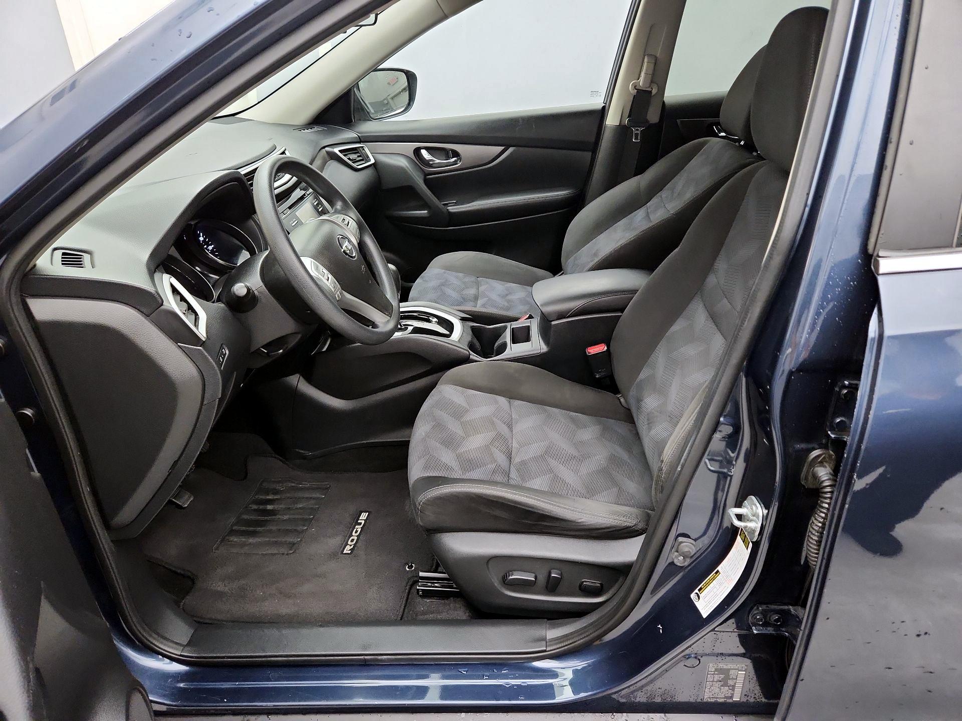 Thumbnail: 2015 Nissan Rogue - 11