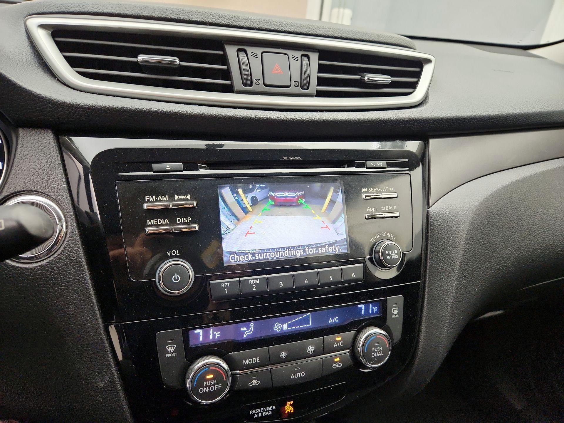 Thumbnail: 2015 Nissan Rogue - 14