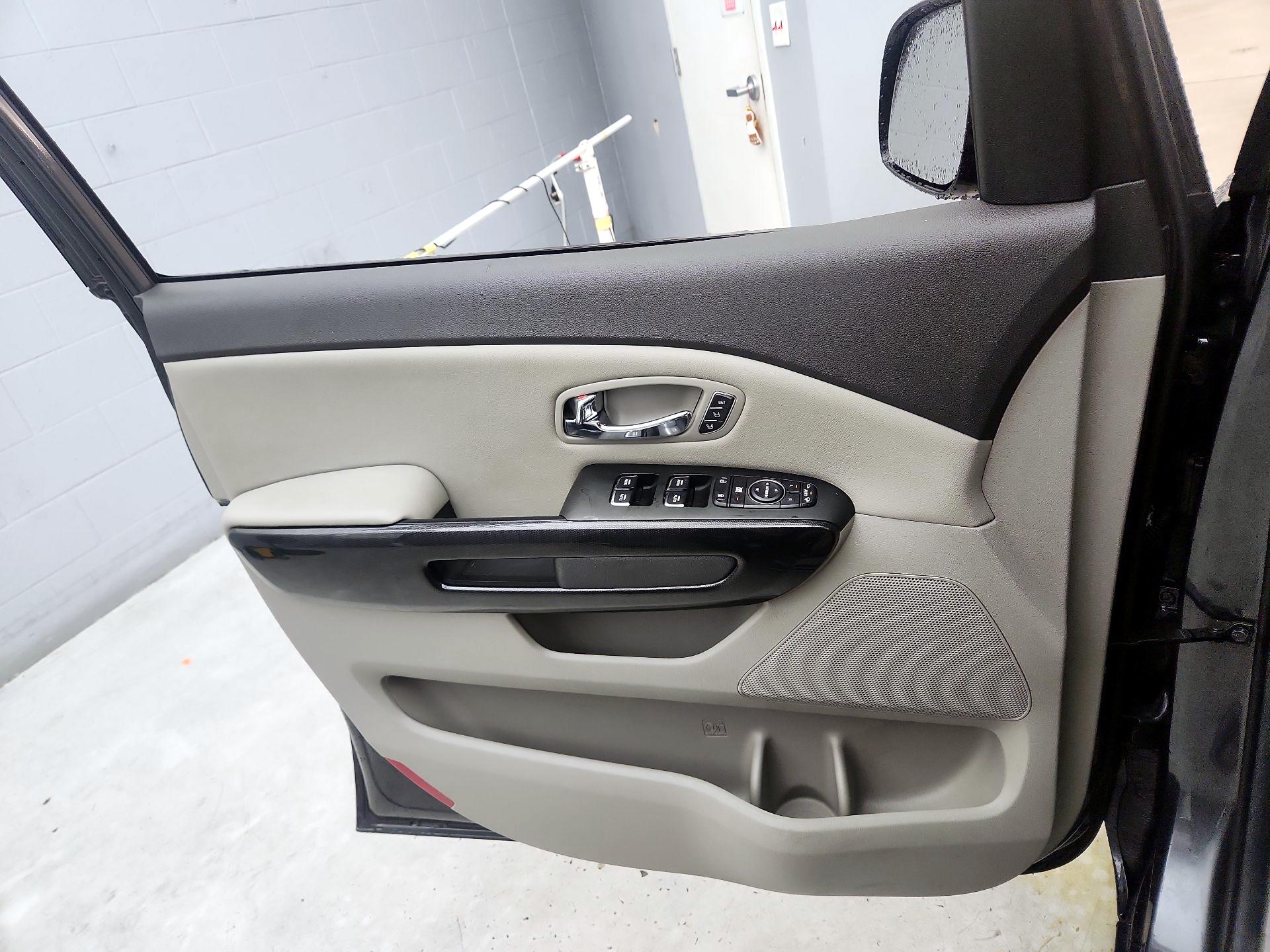 Thumbnail: 2017 Kia Sedona - 12