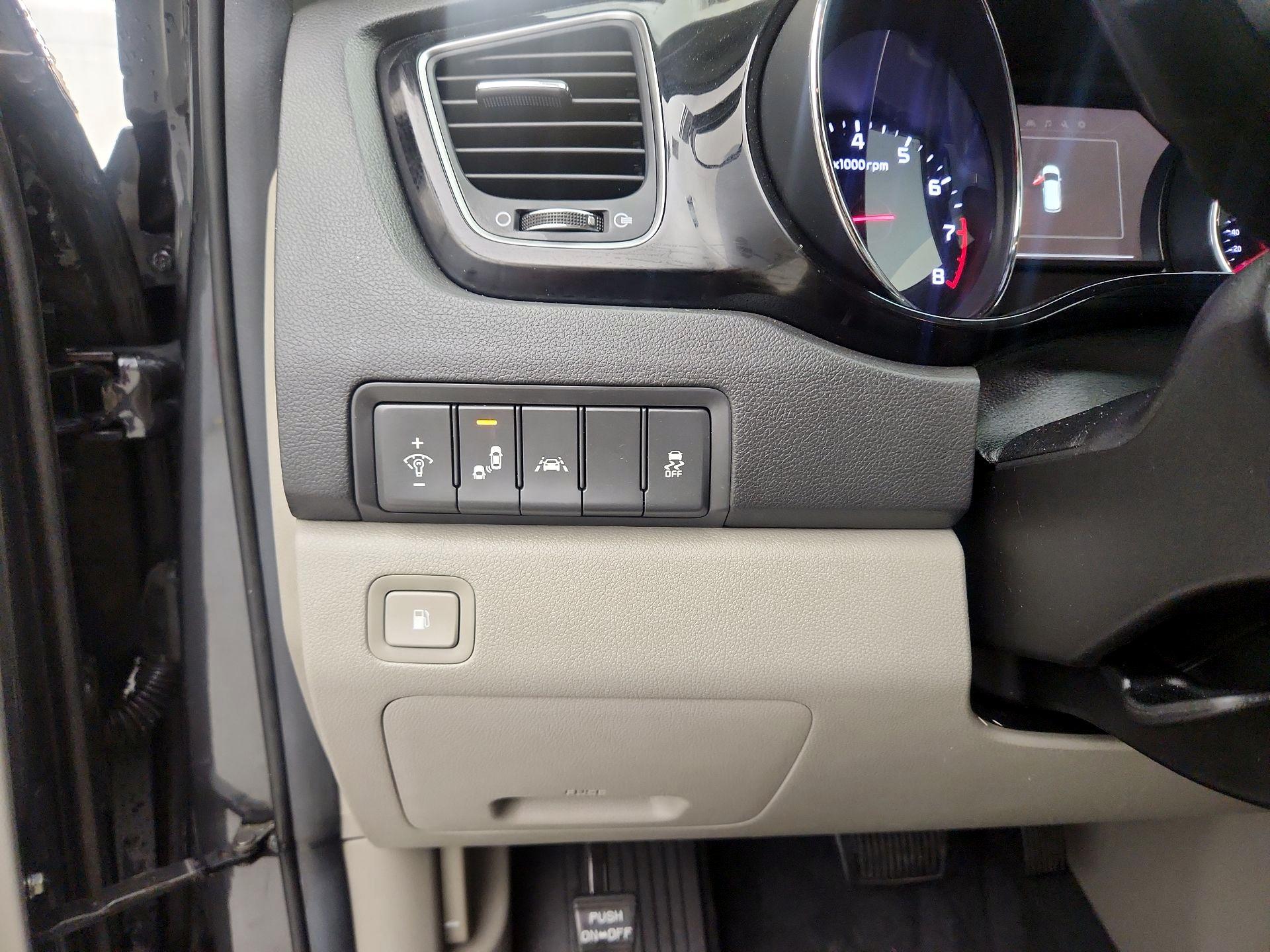 Thumbnail: 2017 Kia Sedona - 13