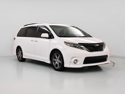 White 2017 Toyota Sienna SE Premium