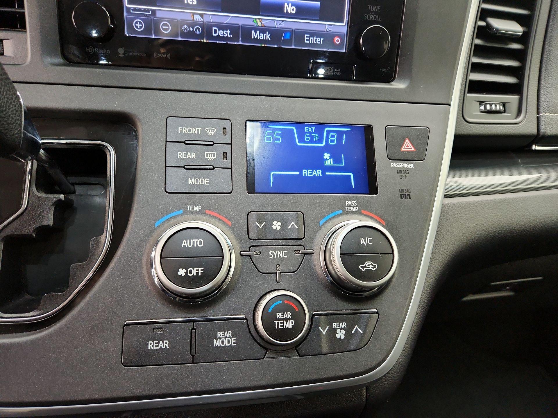 Thumbnail: 2017 Toyota Sienna - 16