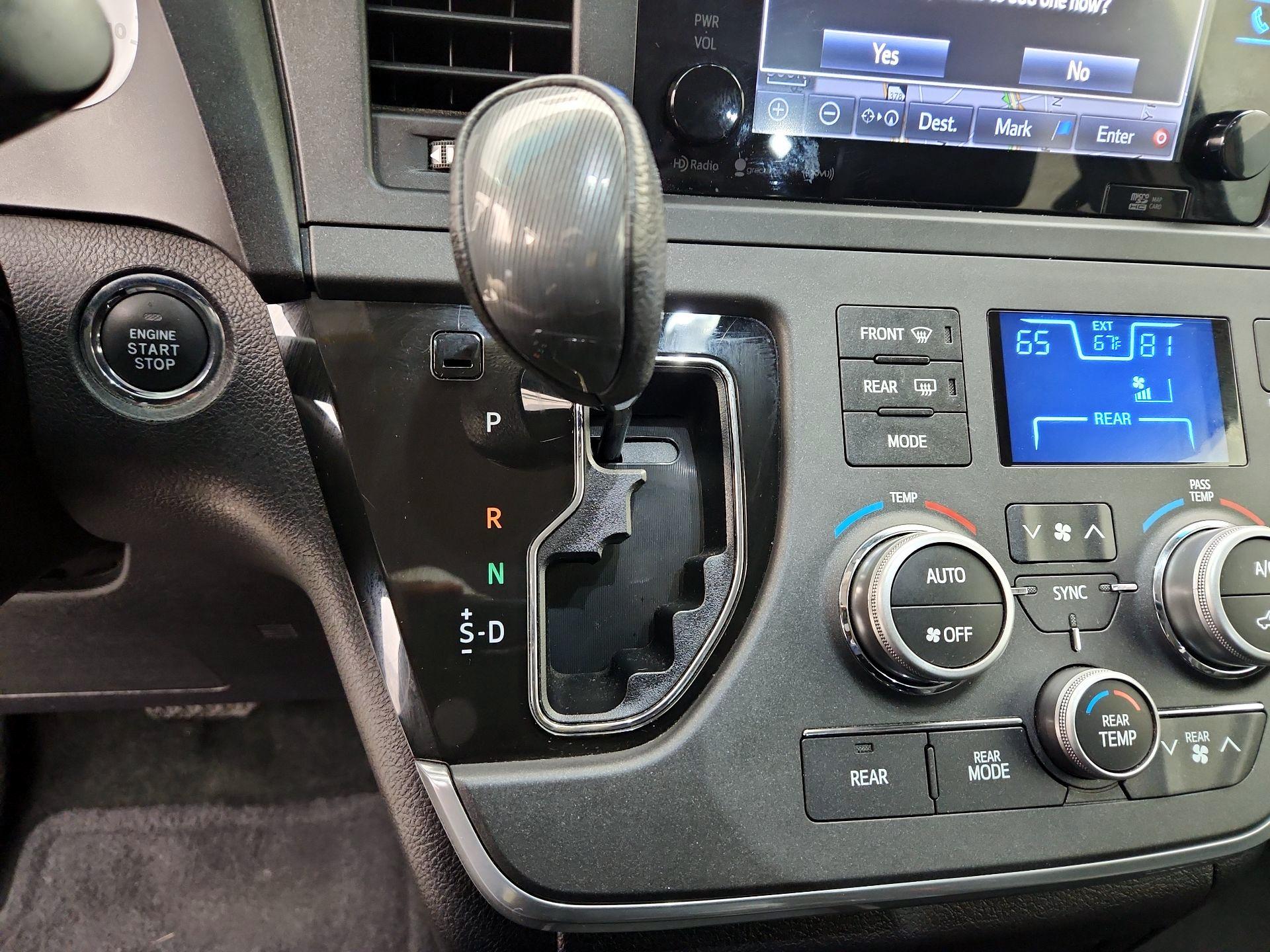 Thumbnail: 2017 Toyota Sienna - 17