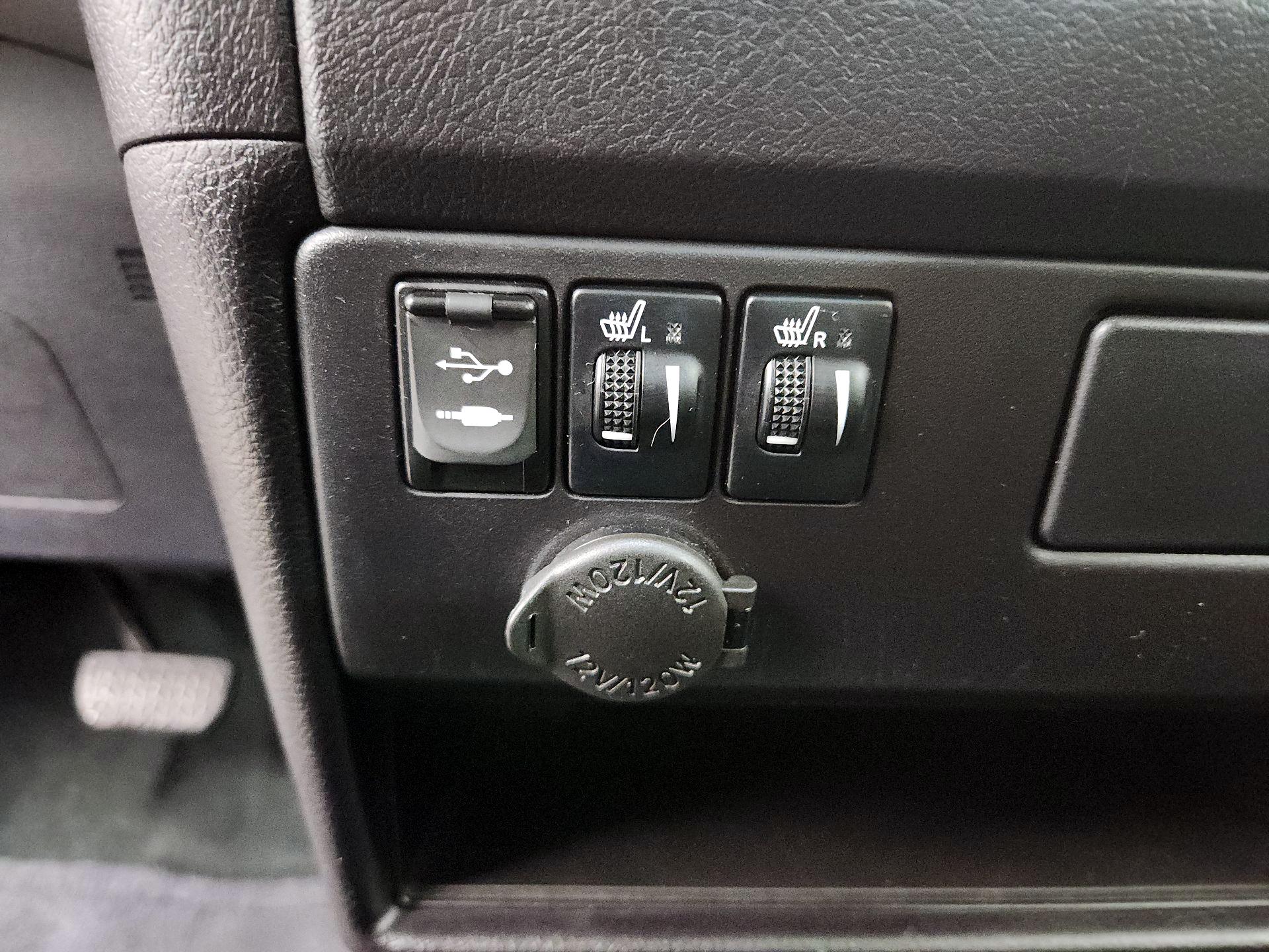 Thumbnail: 2017 Toyota Sienna - 18