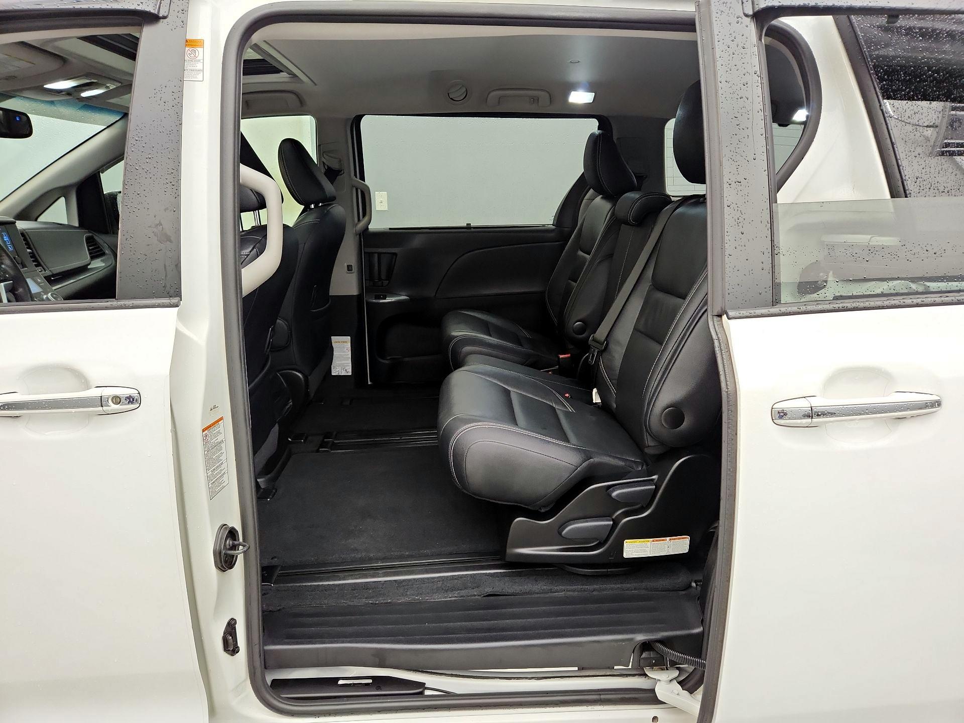 Thumbnail: 2017 Toyota Sienna - 20