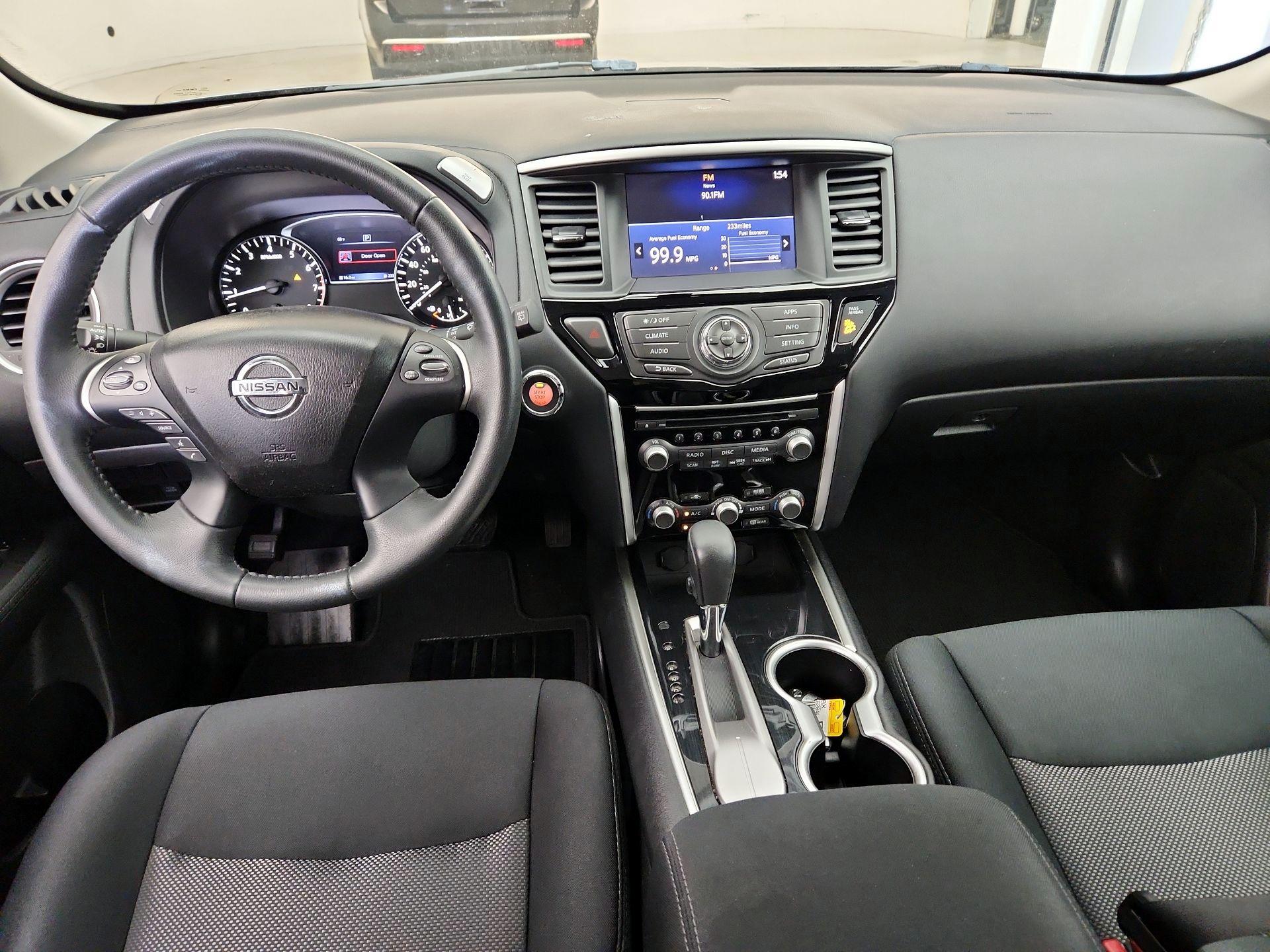 Thumbnail: 2017 Nissan Pathfinder - 9