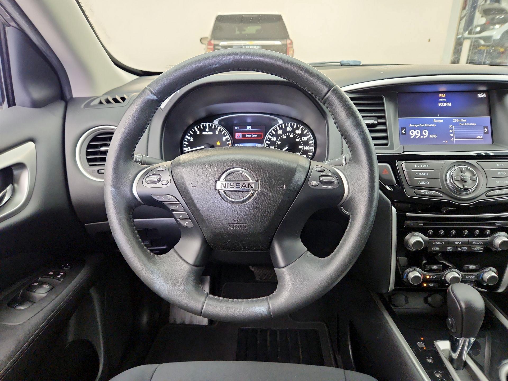 Thumbnail: 2017 Nissan Pathfinder - 10