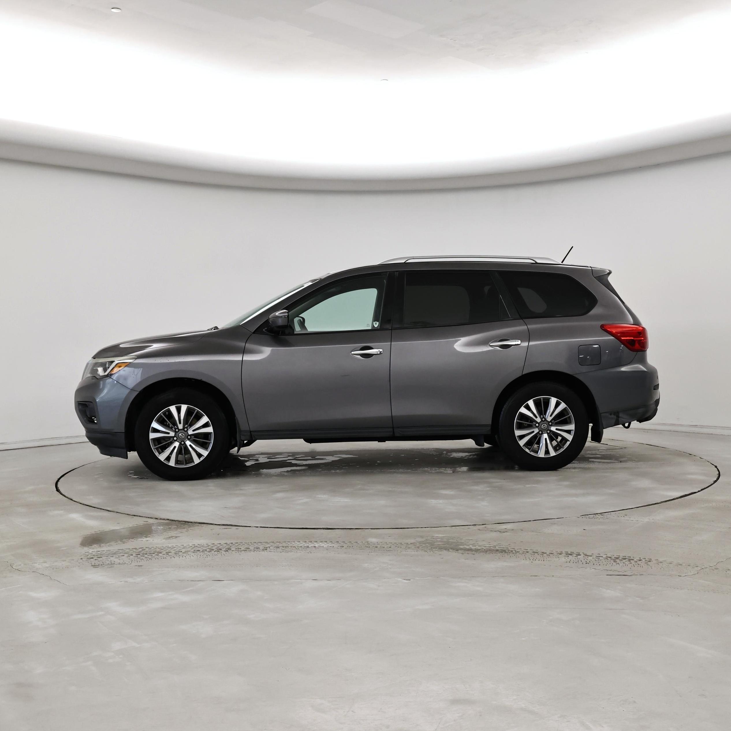 Thumbnail: 2017 Nissan Pathfinder - 3