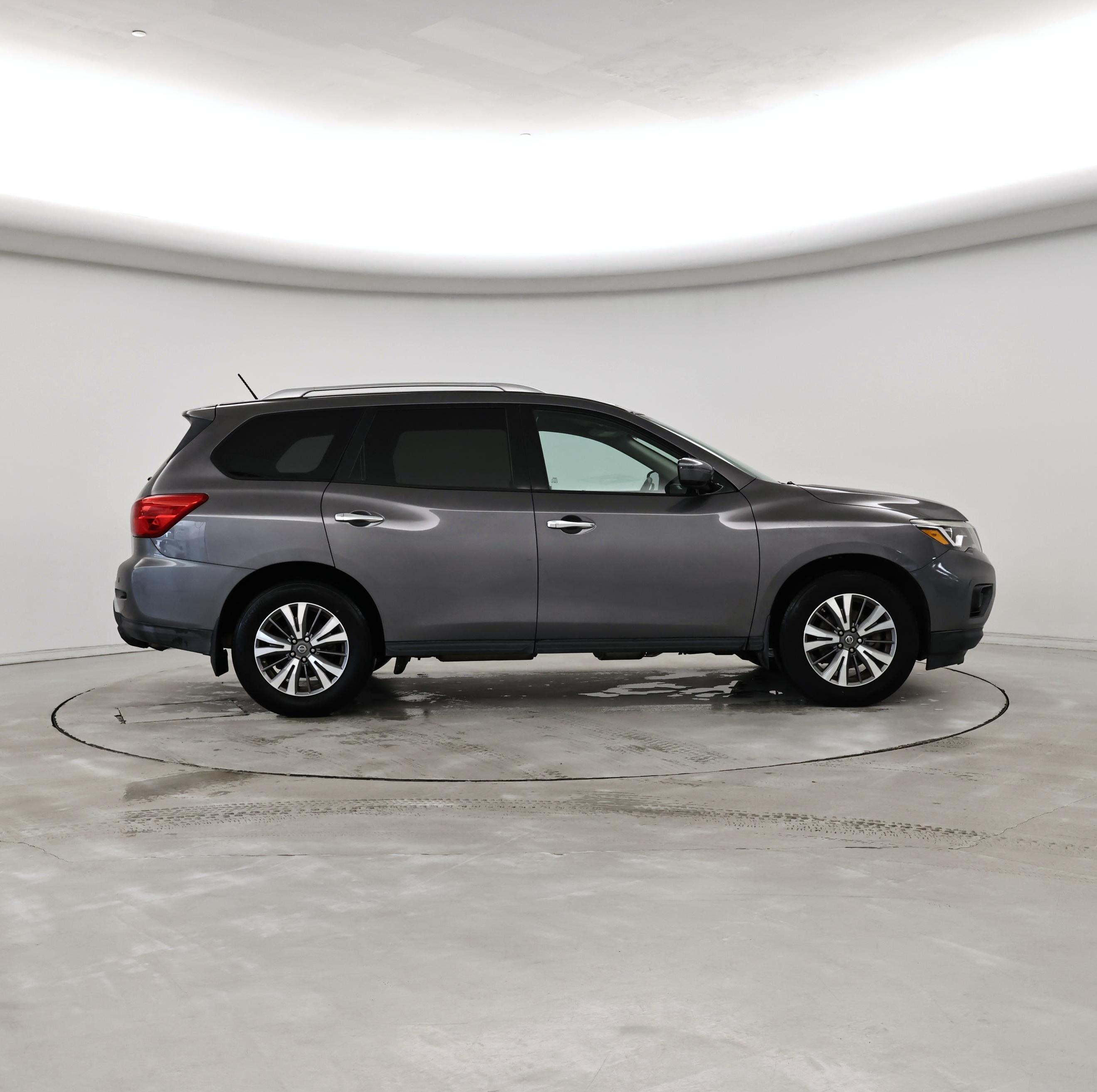 Thumbnail: 2017 Nissan Pathfinder - 7