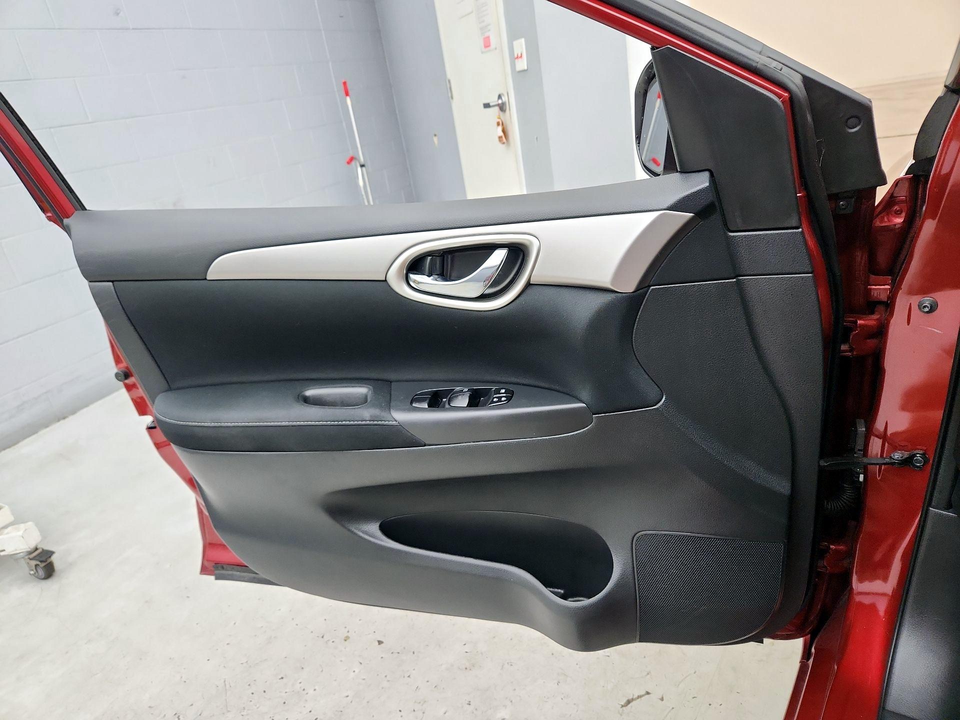 Thumbnail: 2015 Nissan Sentra - 12
