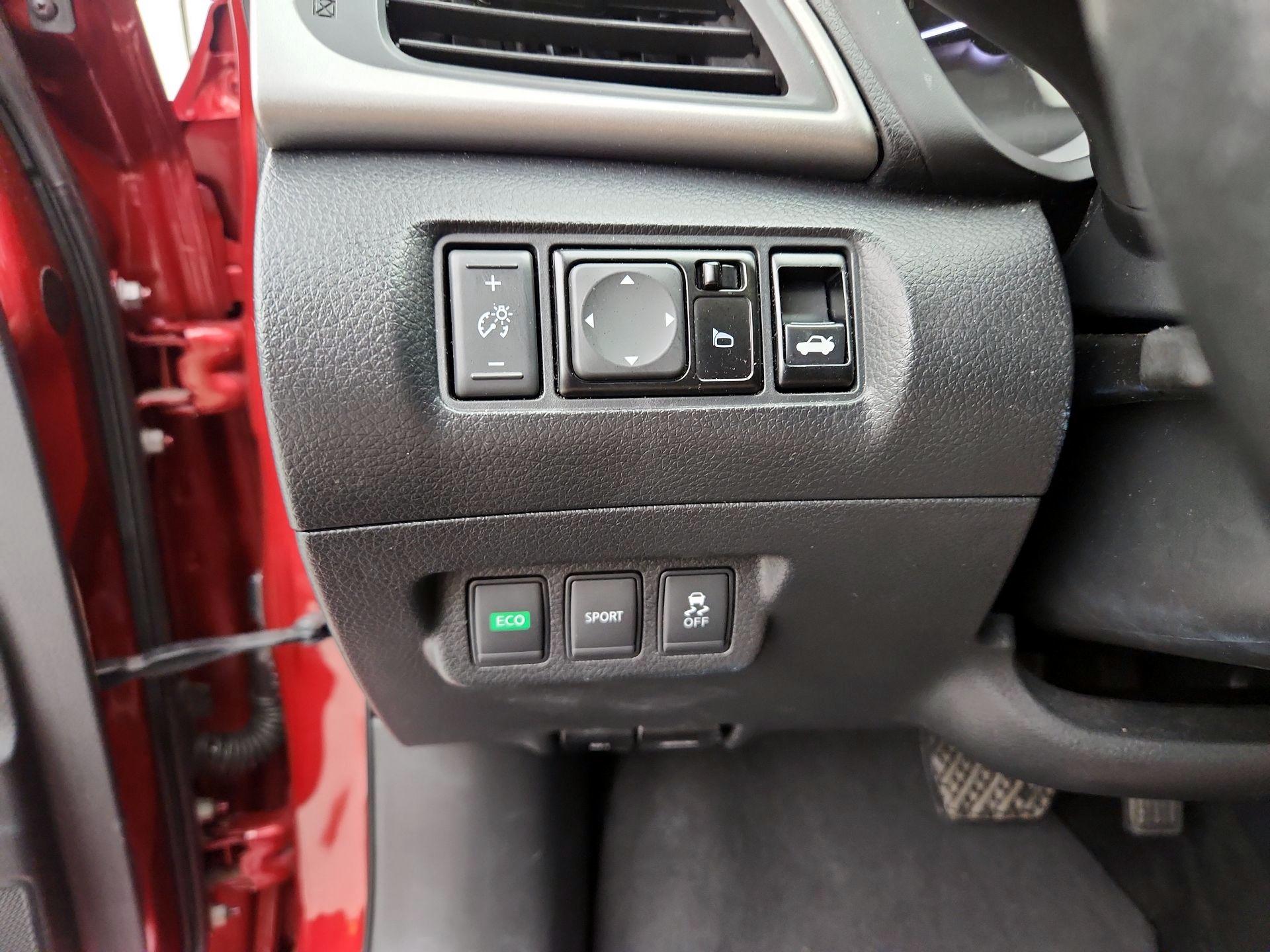 Thumbnail: 2015 Nissan Sentra - 13