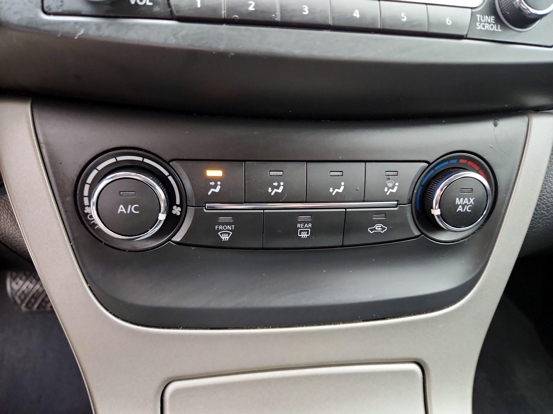 Thumbnail: 2015 Nissan Sentra - 16