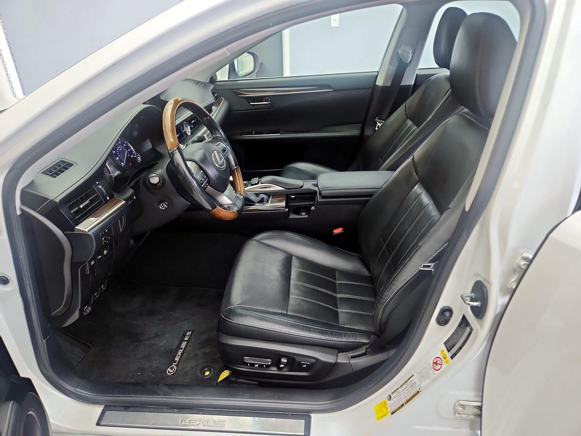 Thumbnail: 2016 Lexus ES - 11